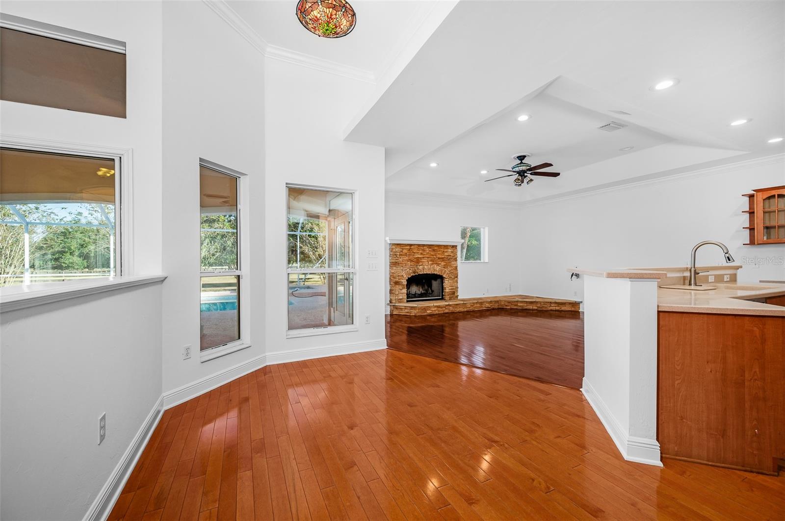 Image 18 of 61 For 12119 122nd Terrace