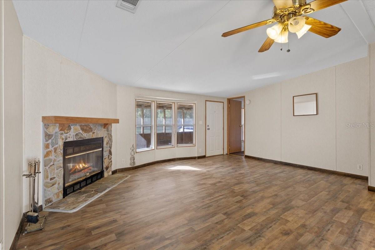 Image 4 of 38 For 9051 125th Lane