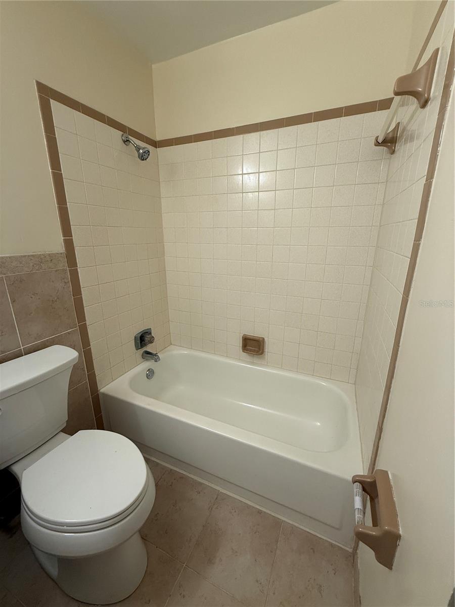 Image 25 of 35 For 914 59th Terrace B