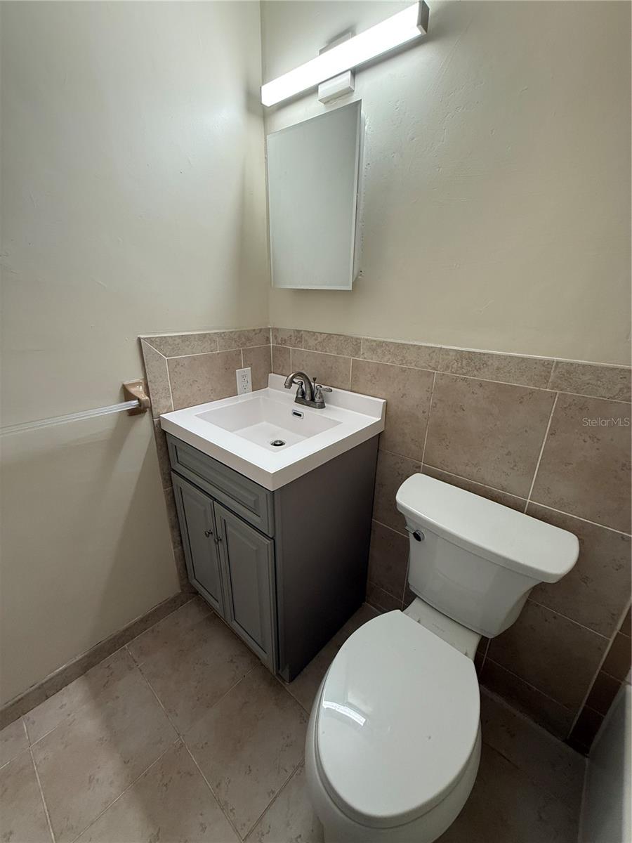 Image 26 of 35 For 914 59th Terrace B