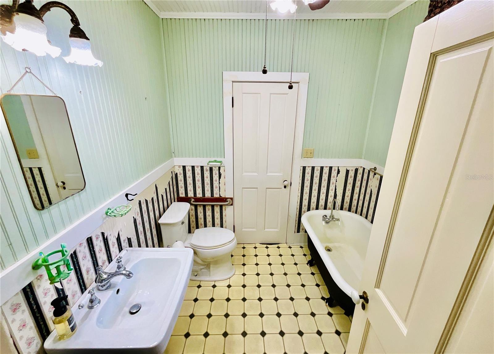 Image 26 of 57 For 5710 Trout Street