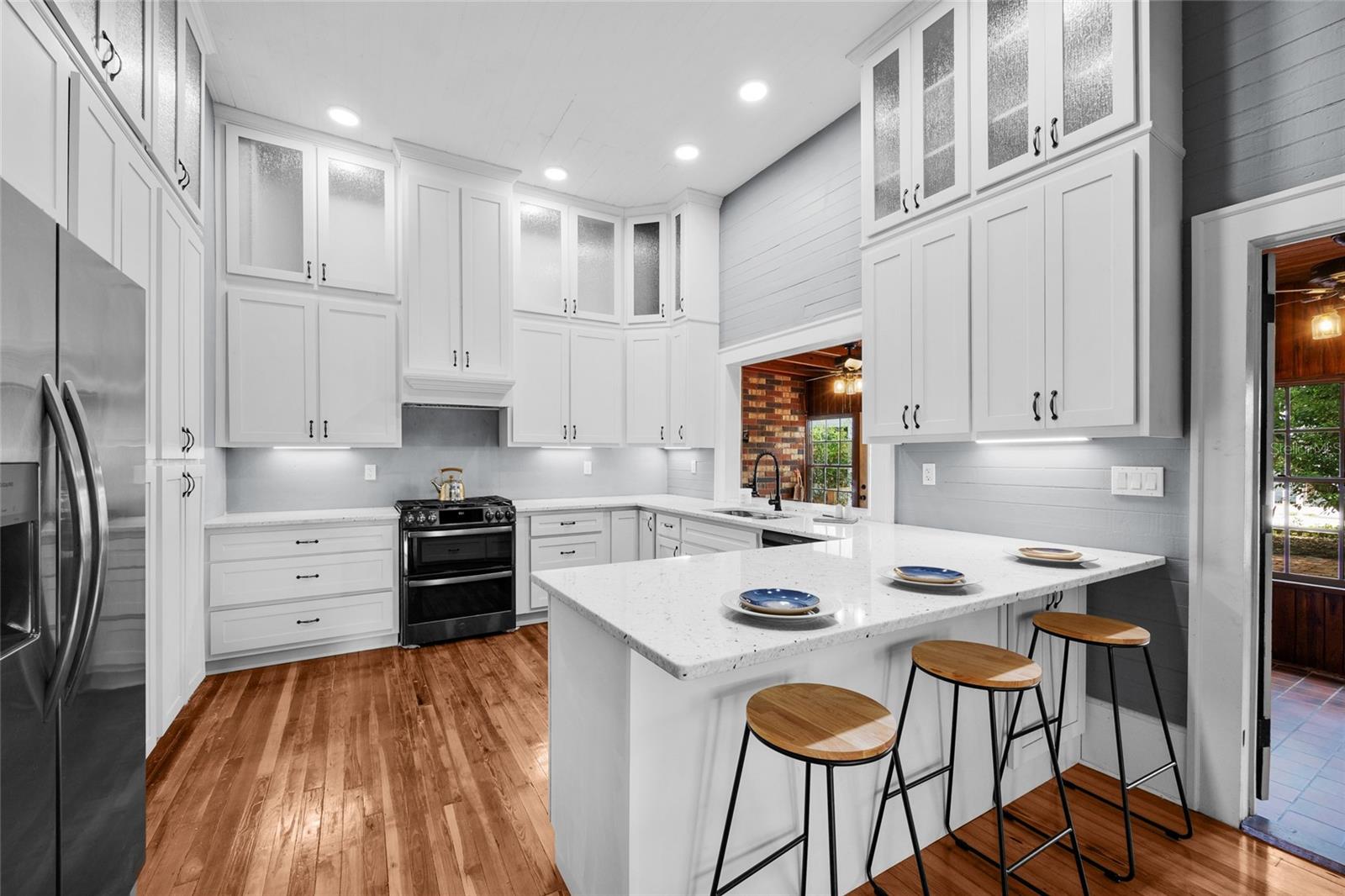 Image 8 of 39 For 18406 High Springs Main Street