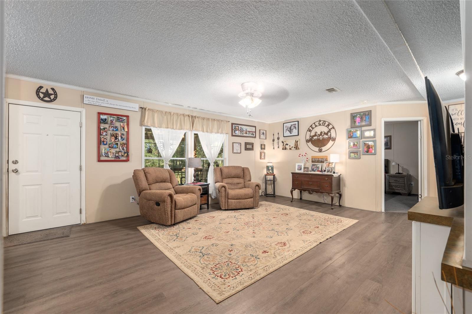 Image 11 of 57 For 760 Barney Street