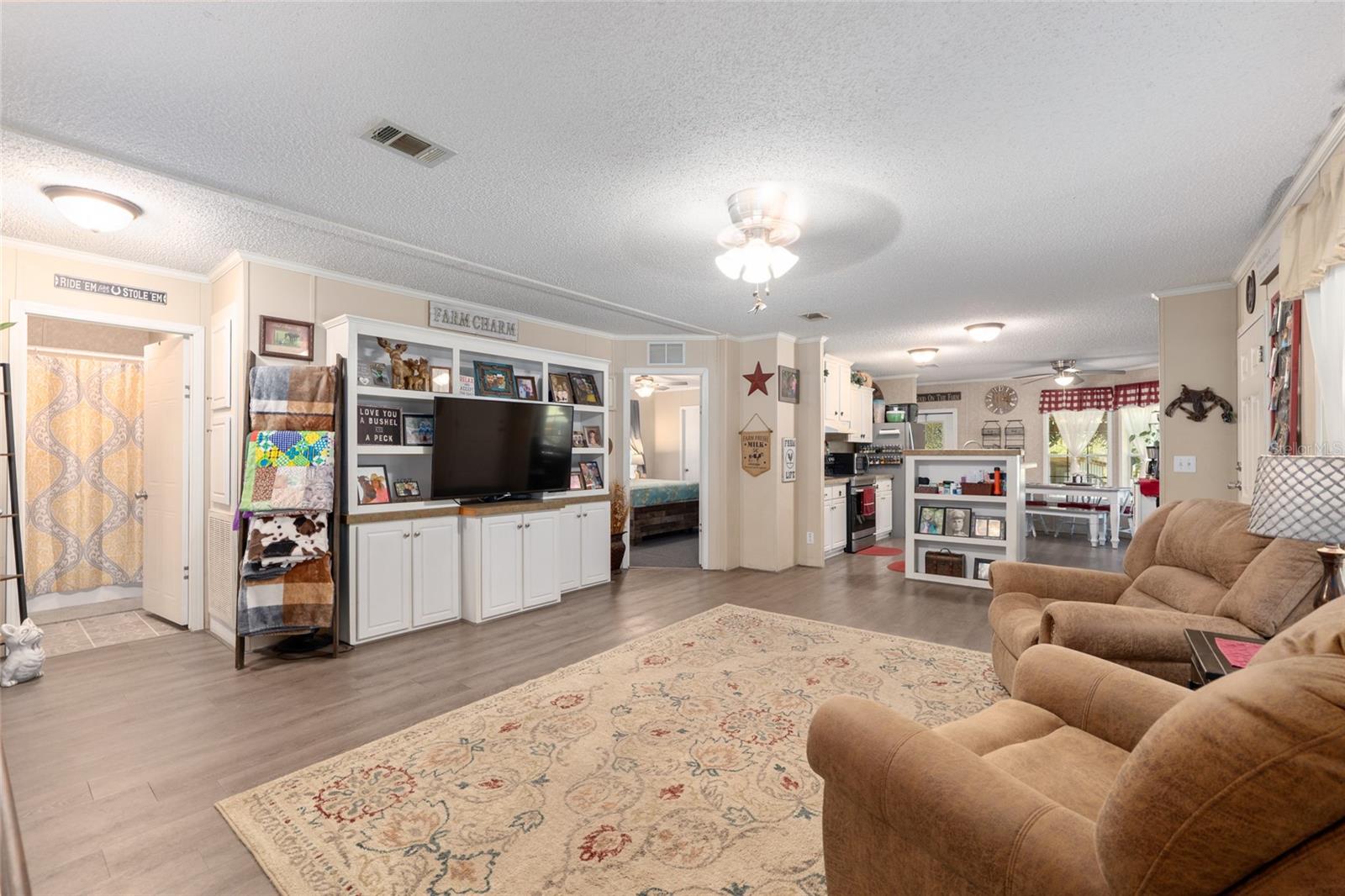 Image 12 of 57 For 760 Barney Street