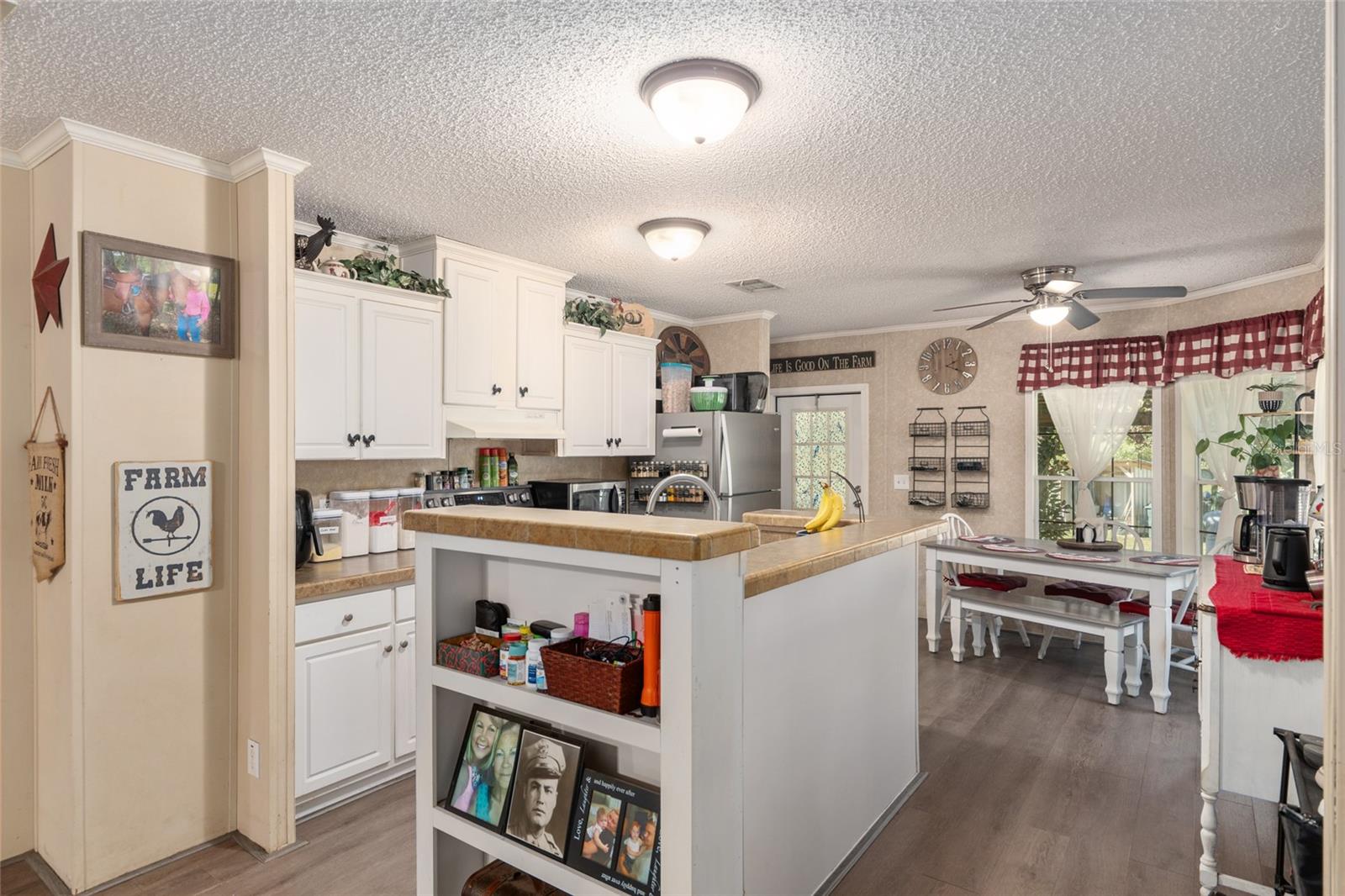 Image 13 of 57 For 760 Barney Street