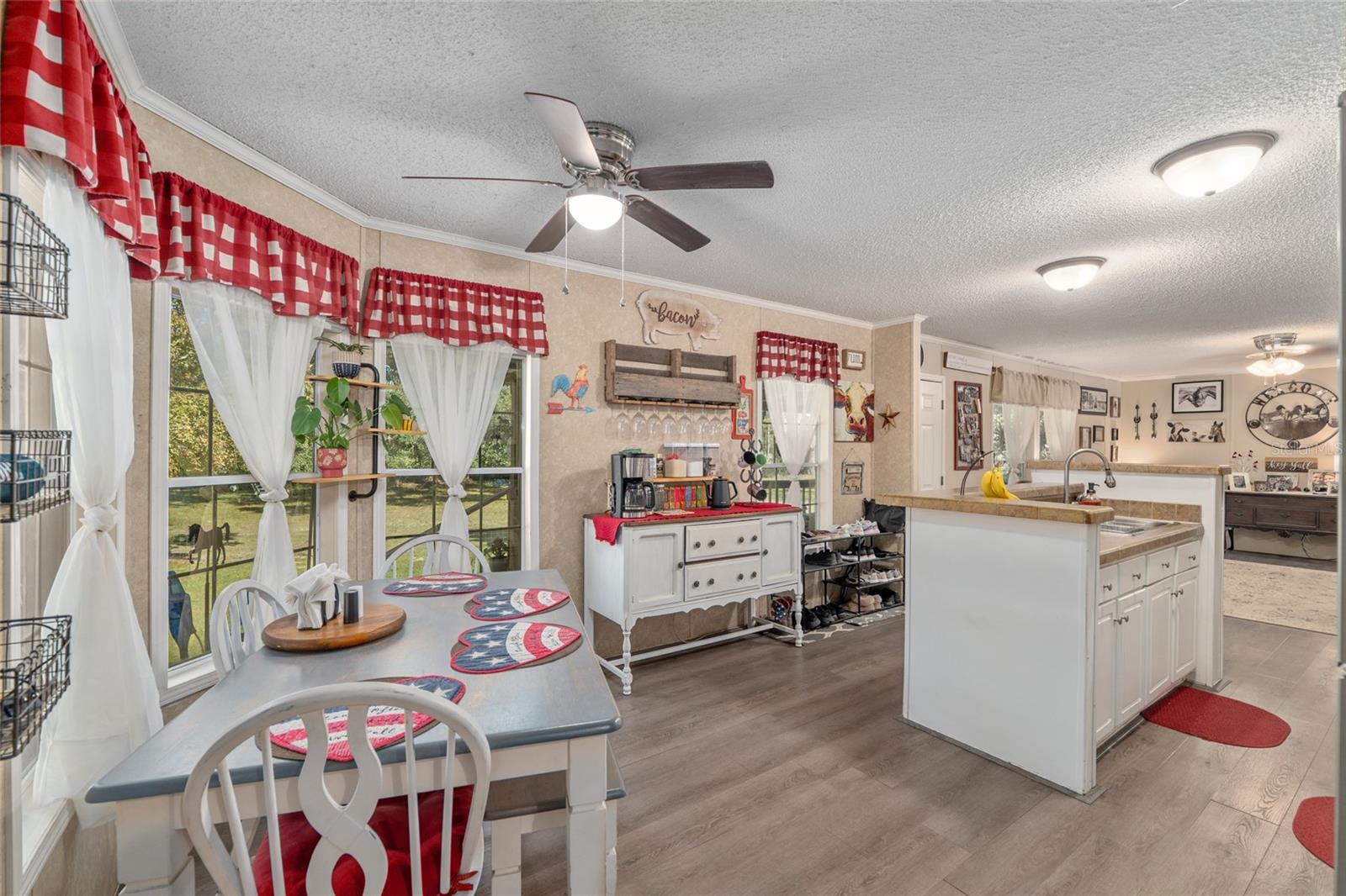 Image 17 of 57 For 760 Barney Street