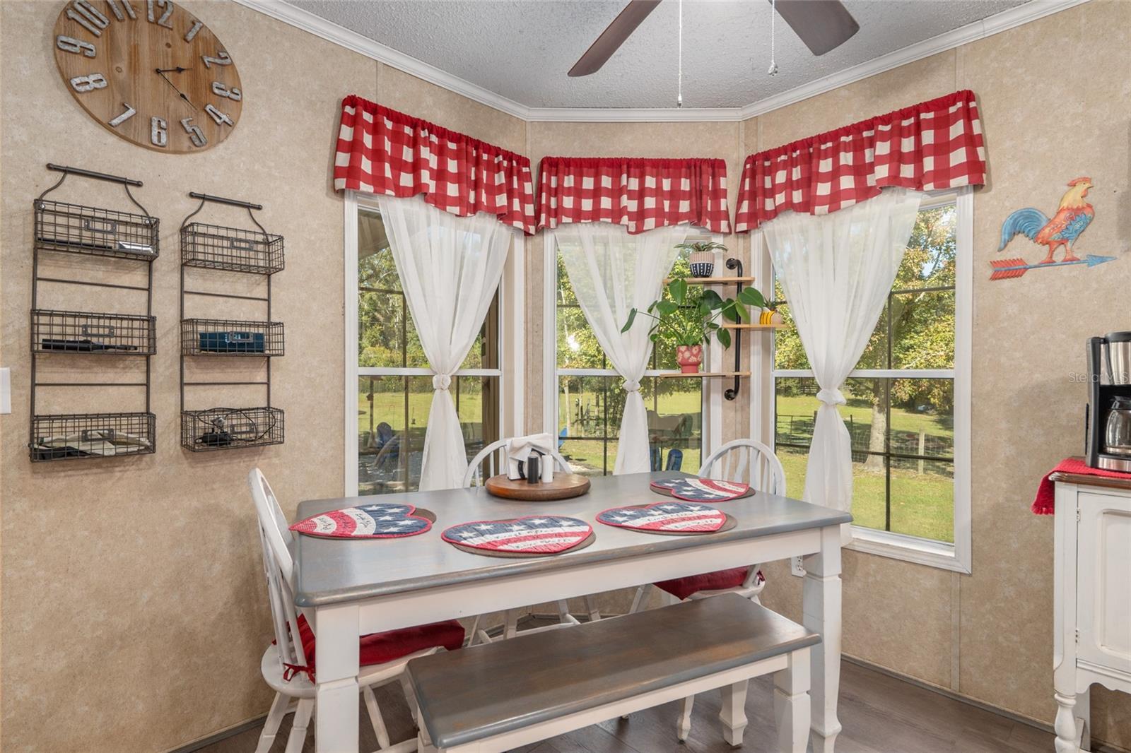 Image 18 of 57 For 760 Barney Street