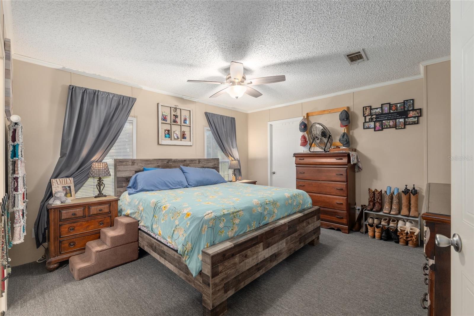 Image 21 of 57 For 760 Barney Street