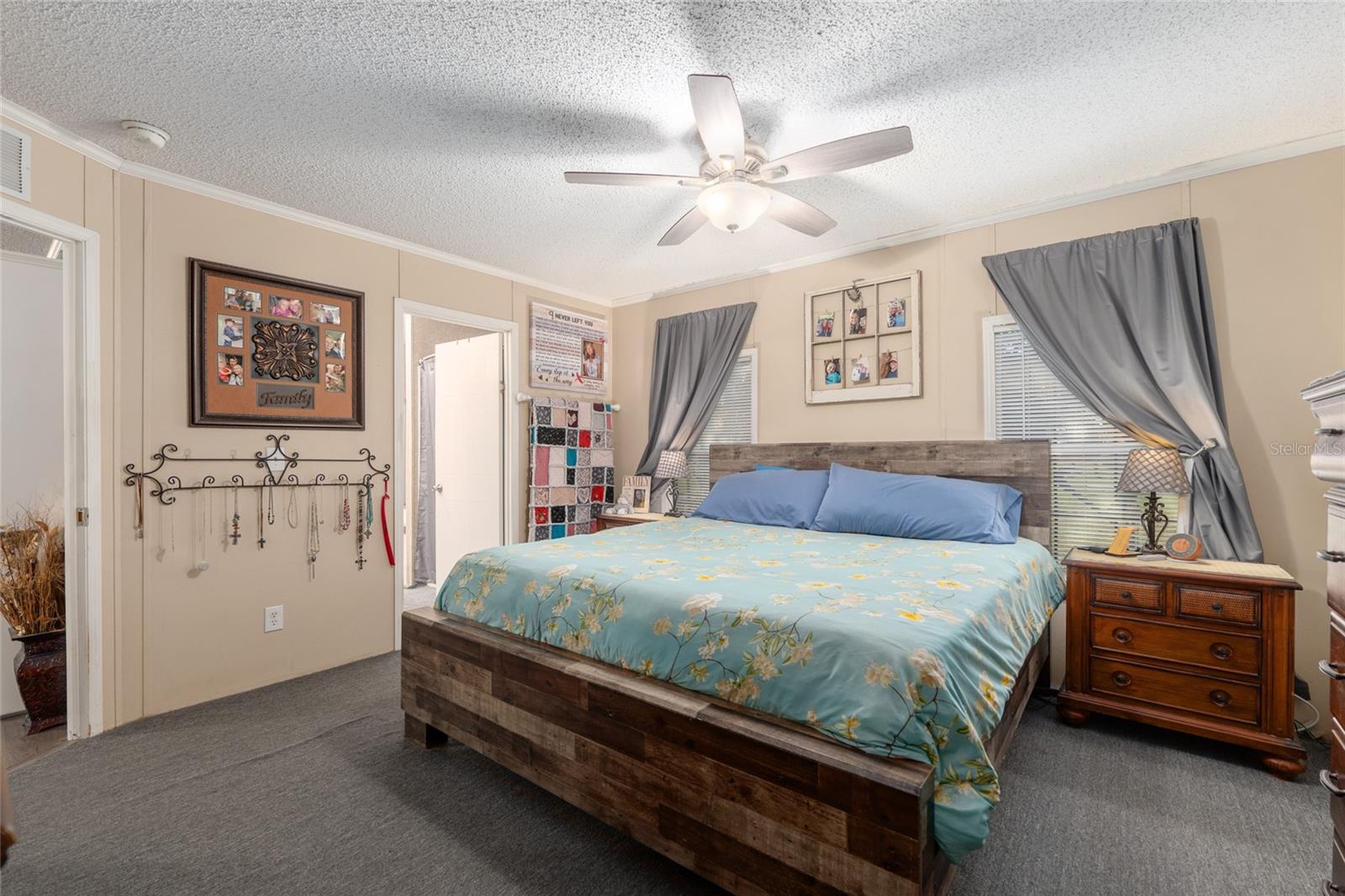 Image 22 of 57 For 760 Barney Street