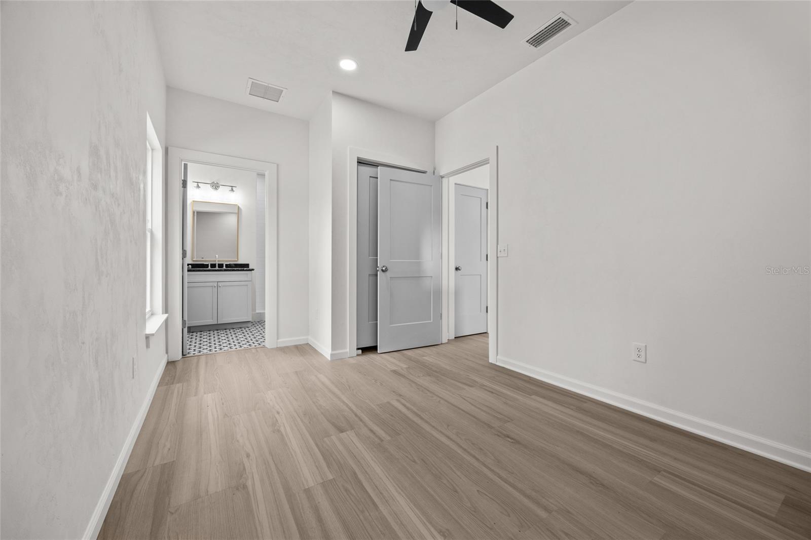 Image 13 of 25 For 26528 2nd Avenue