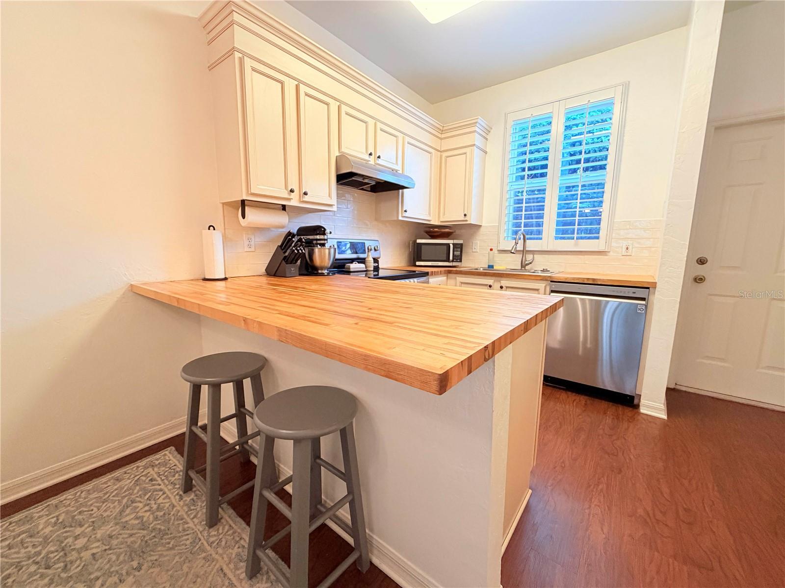 Image 6 of 48 For 3521 30th Way 105