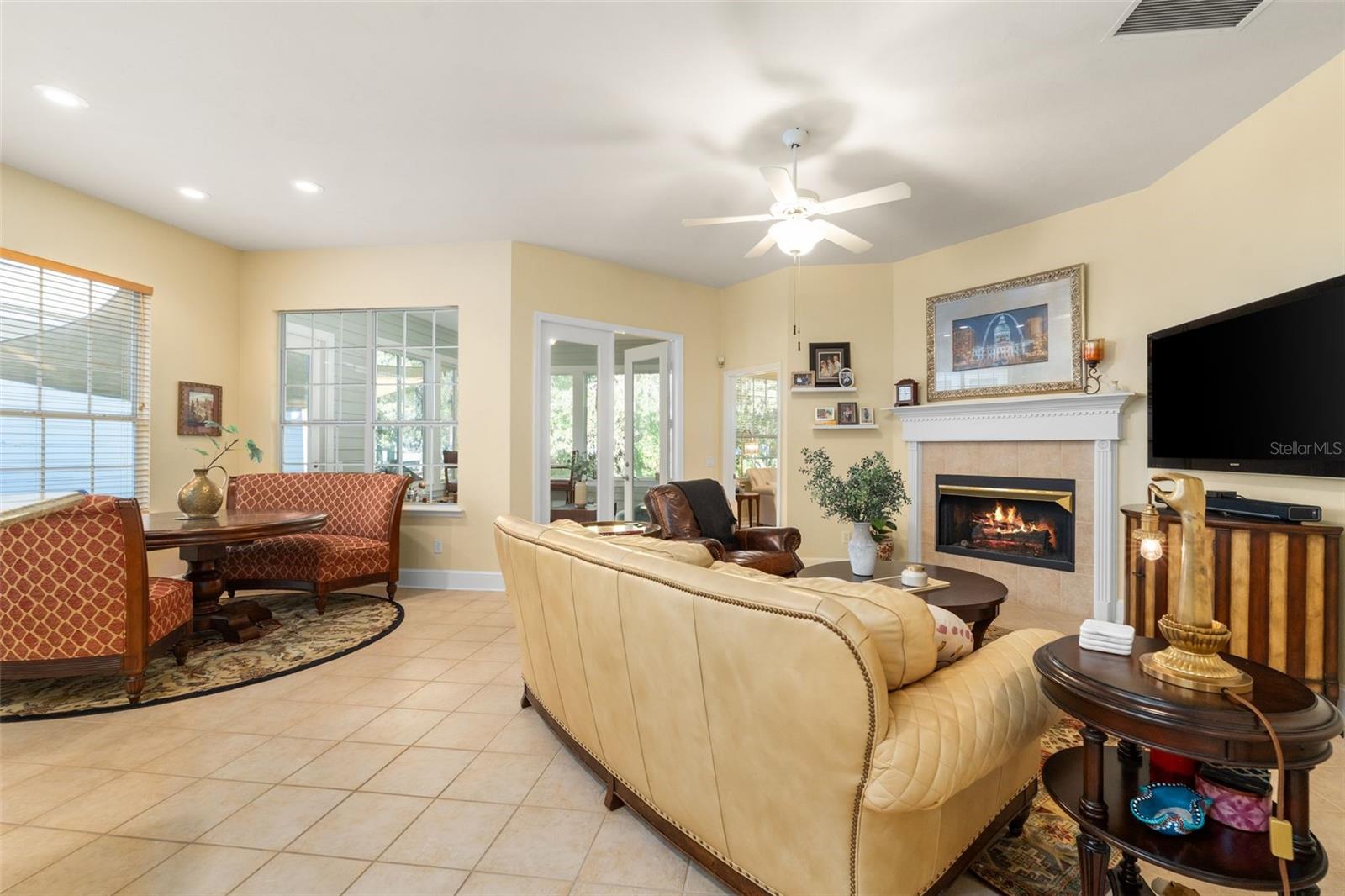 Image 18 of 41 For 10232 52nd Avenue