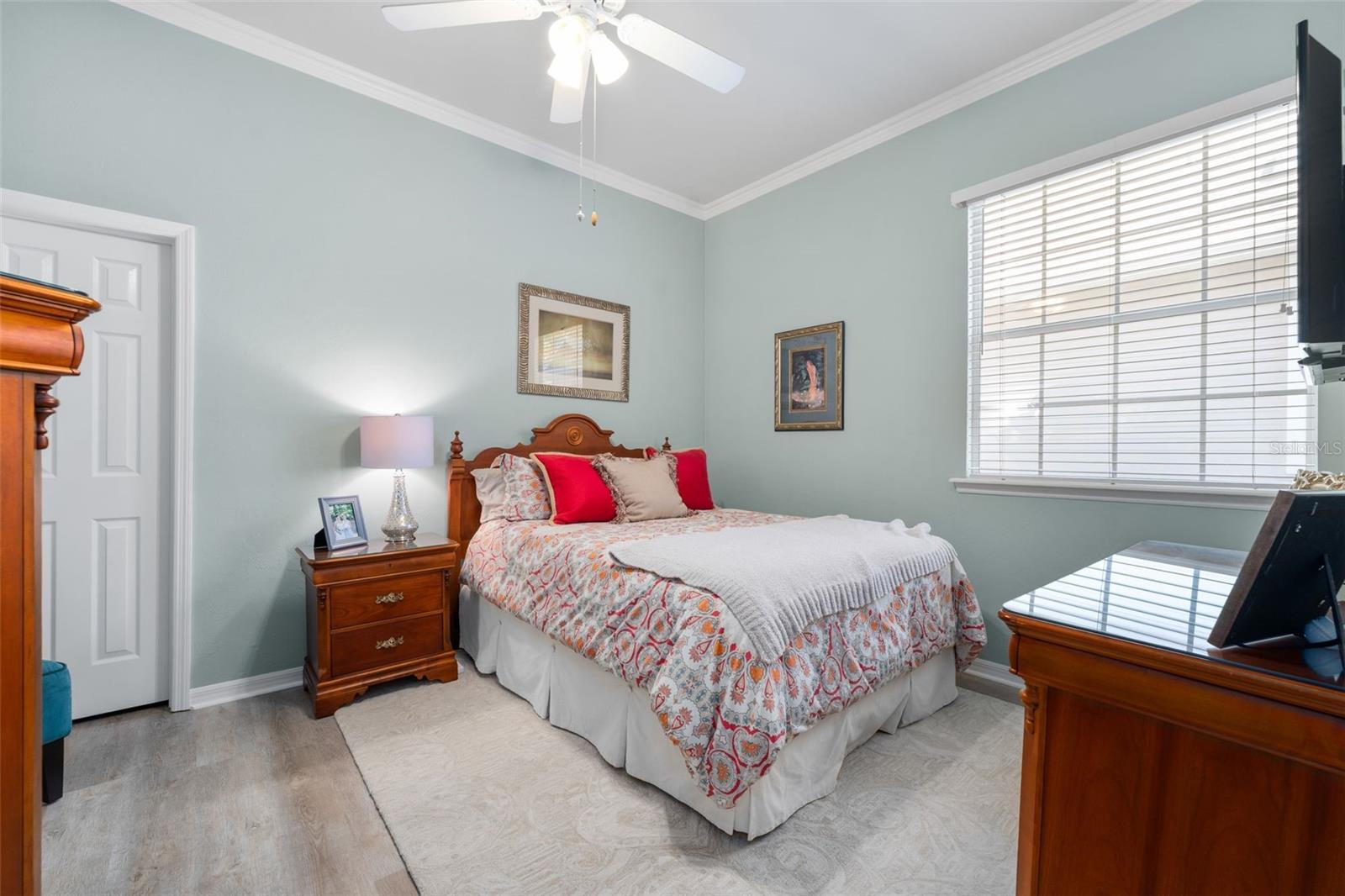 Image 24 of 41 For 10232 52nd Avenue