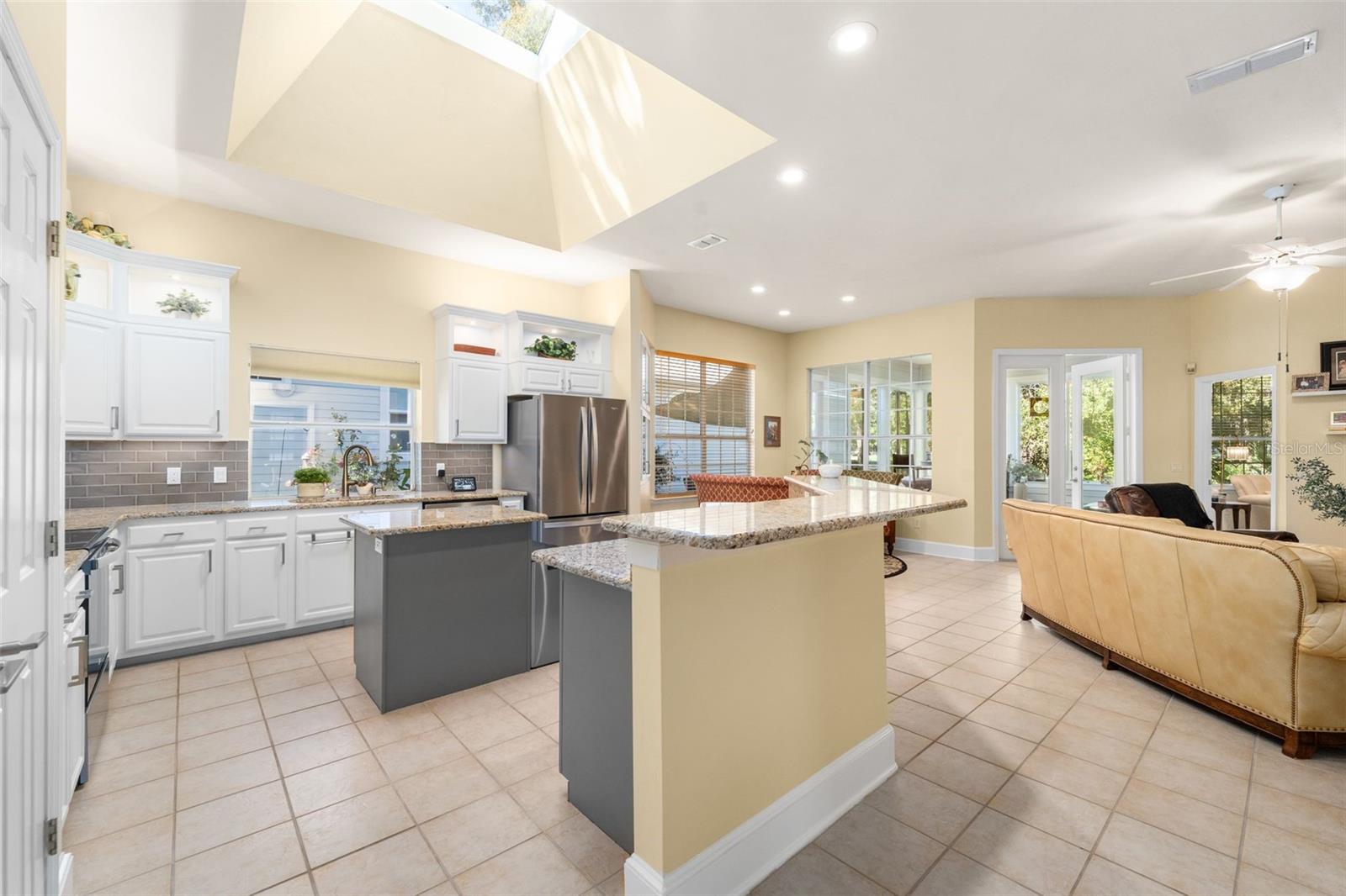 Image 7 of 41 For 10232 52nd Avenue