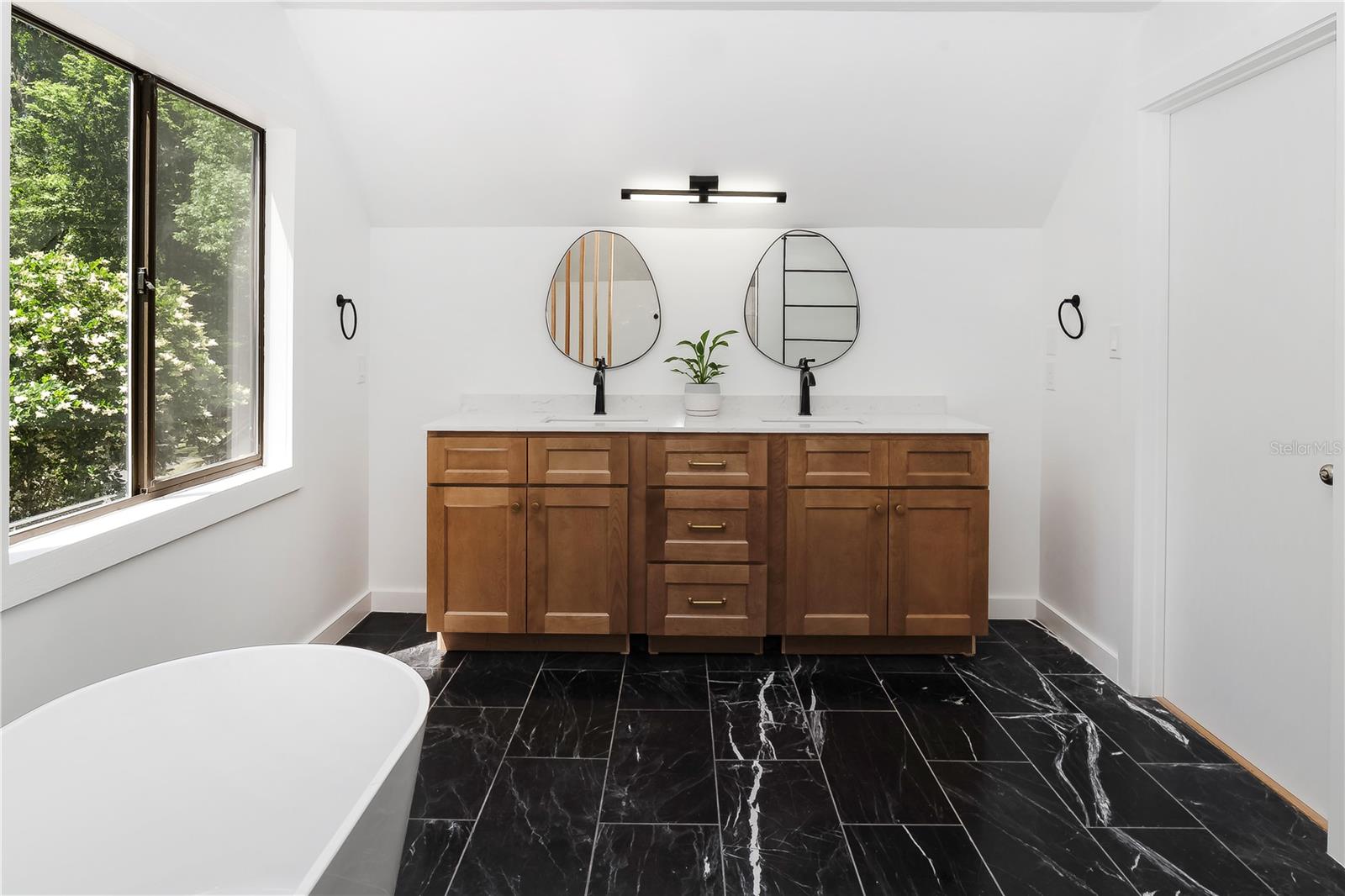 Image 23 of 53 For 5629 97th Street