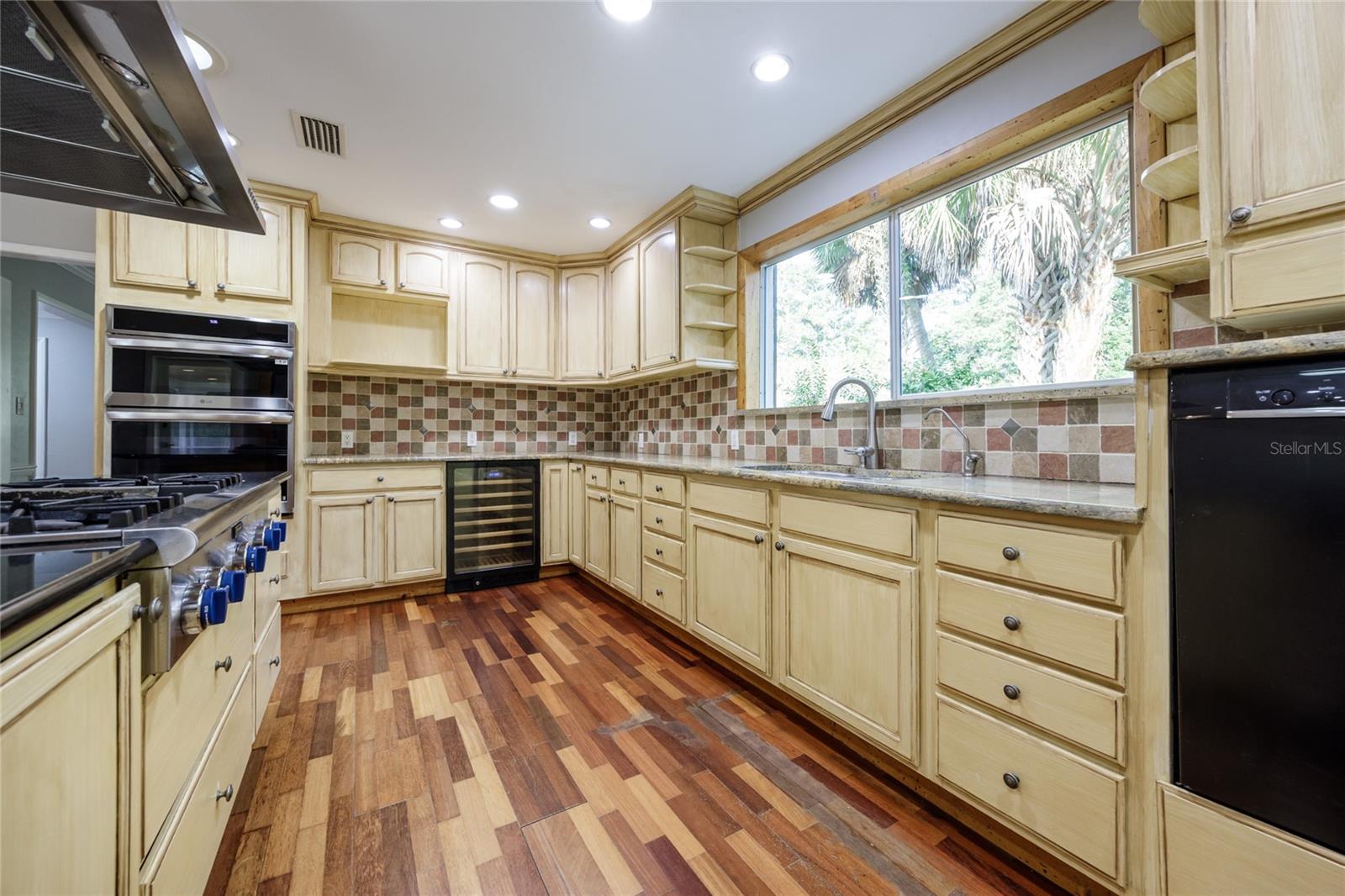 Image 18 of 67 For 7911 36th Avenue