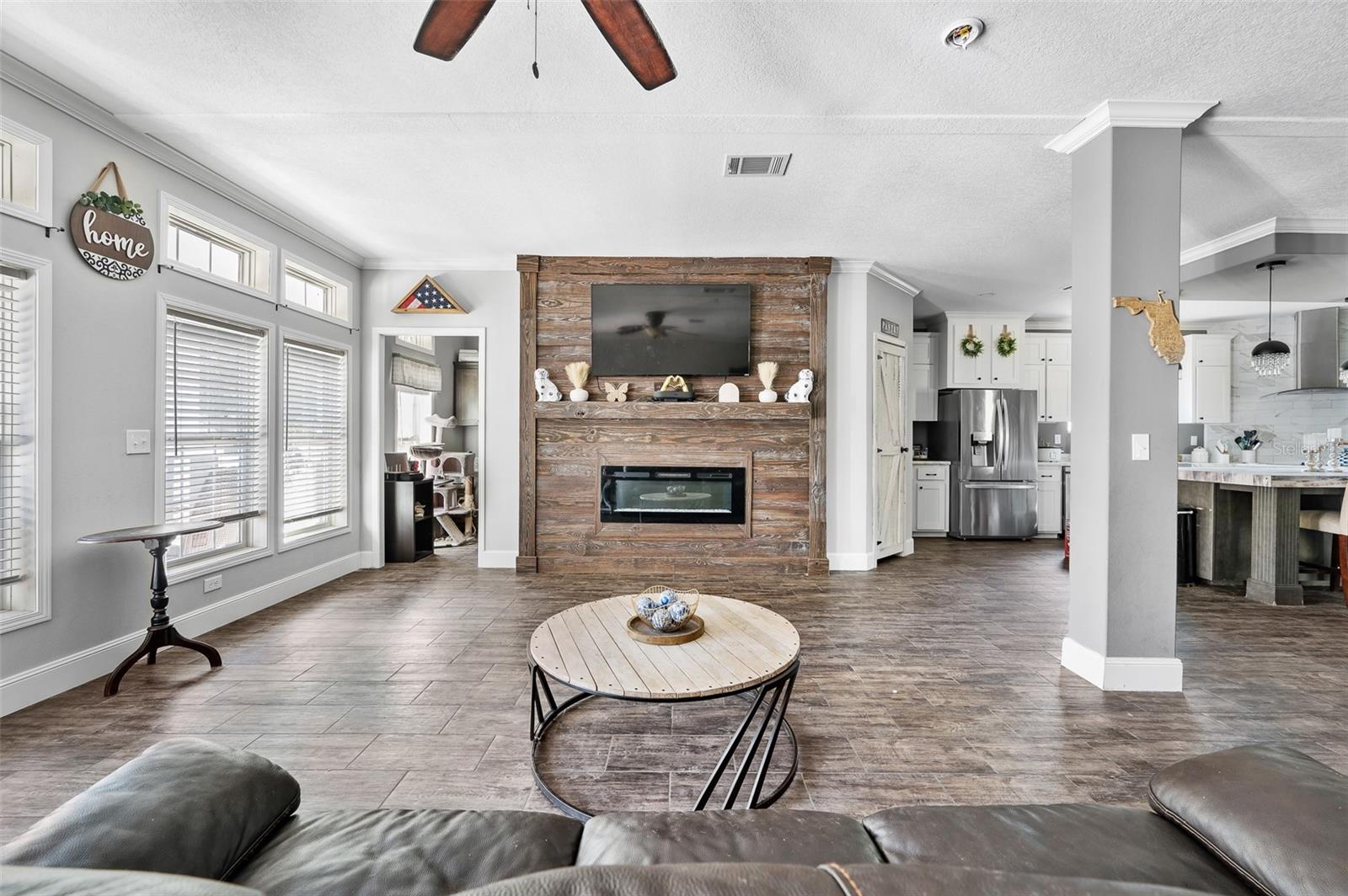 Image 10 of 36 For 289 Adrienne Glen