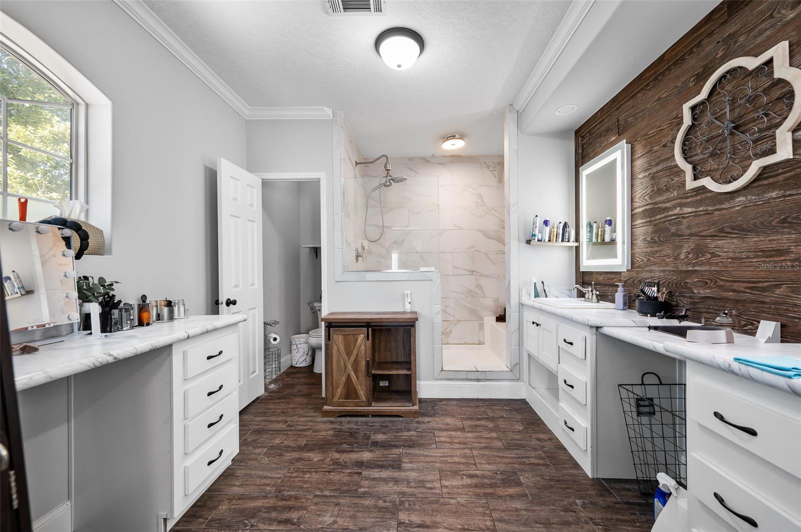 Image 24 of 36 For 289 Adrienne Glen