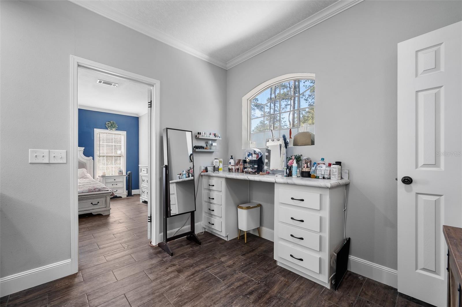 Image 26 of 36 For 289 Adrienne Glen