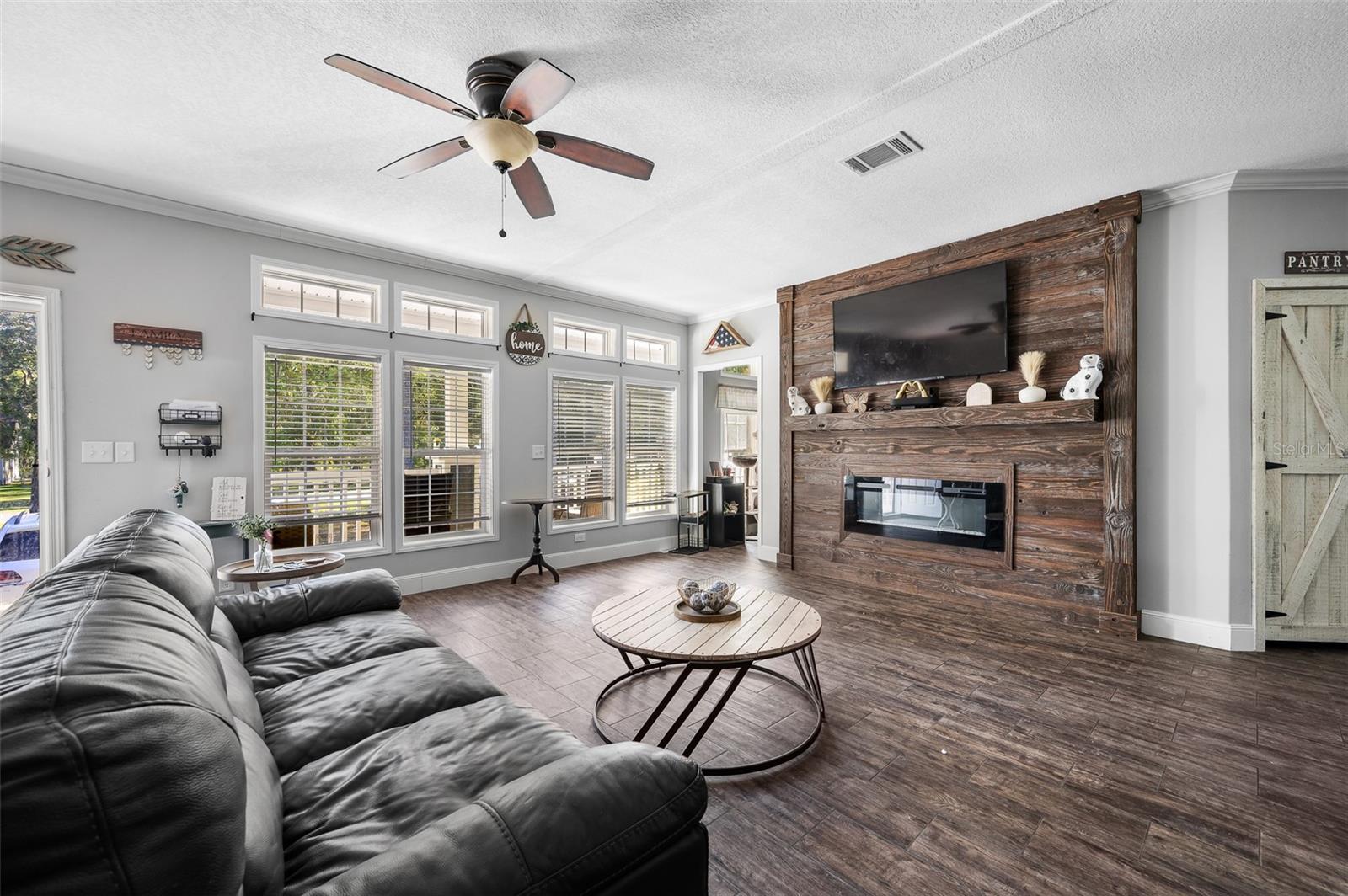 Image 9 of 36 For 289 Adrienne Glen