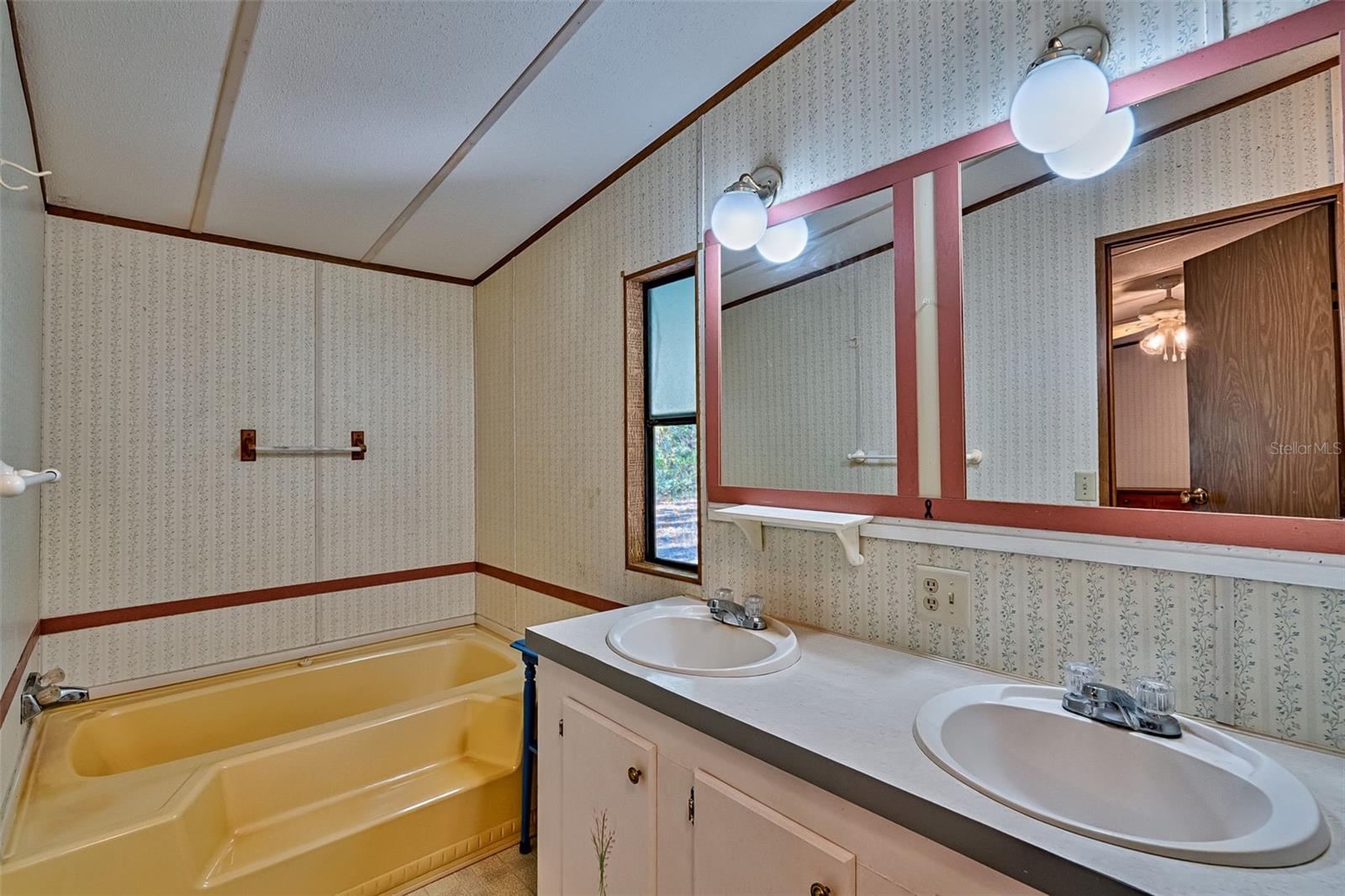 Image 17 of 49 For 17213 Cr Rd 1475