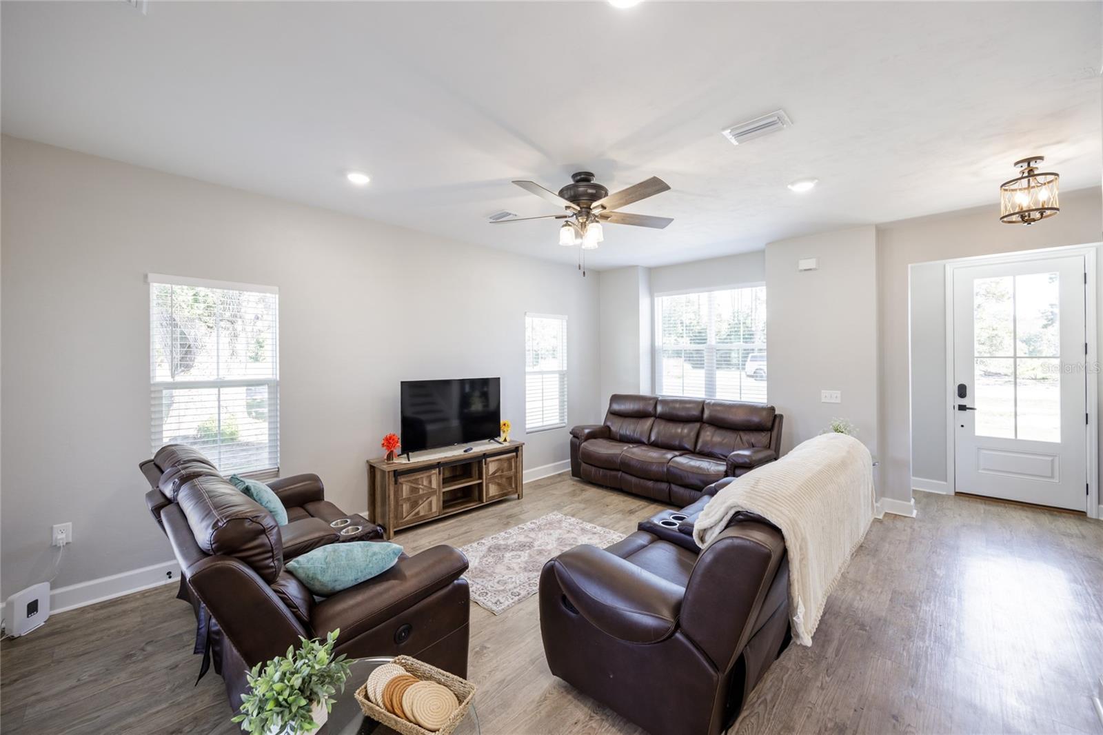 Image 16 of 42 For 11904 Cedar Drive