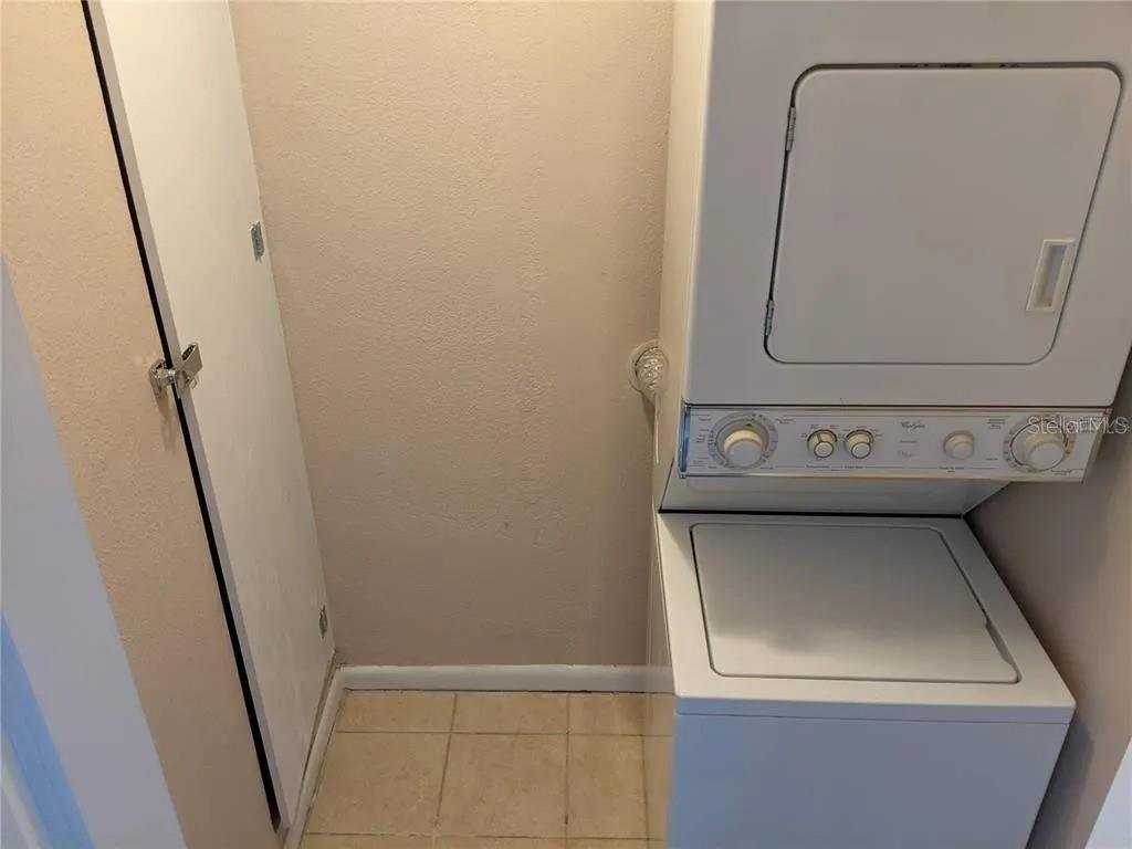 Image 23 of 31 For 507 39th Road 112