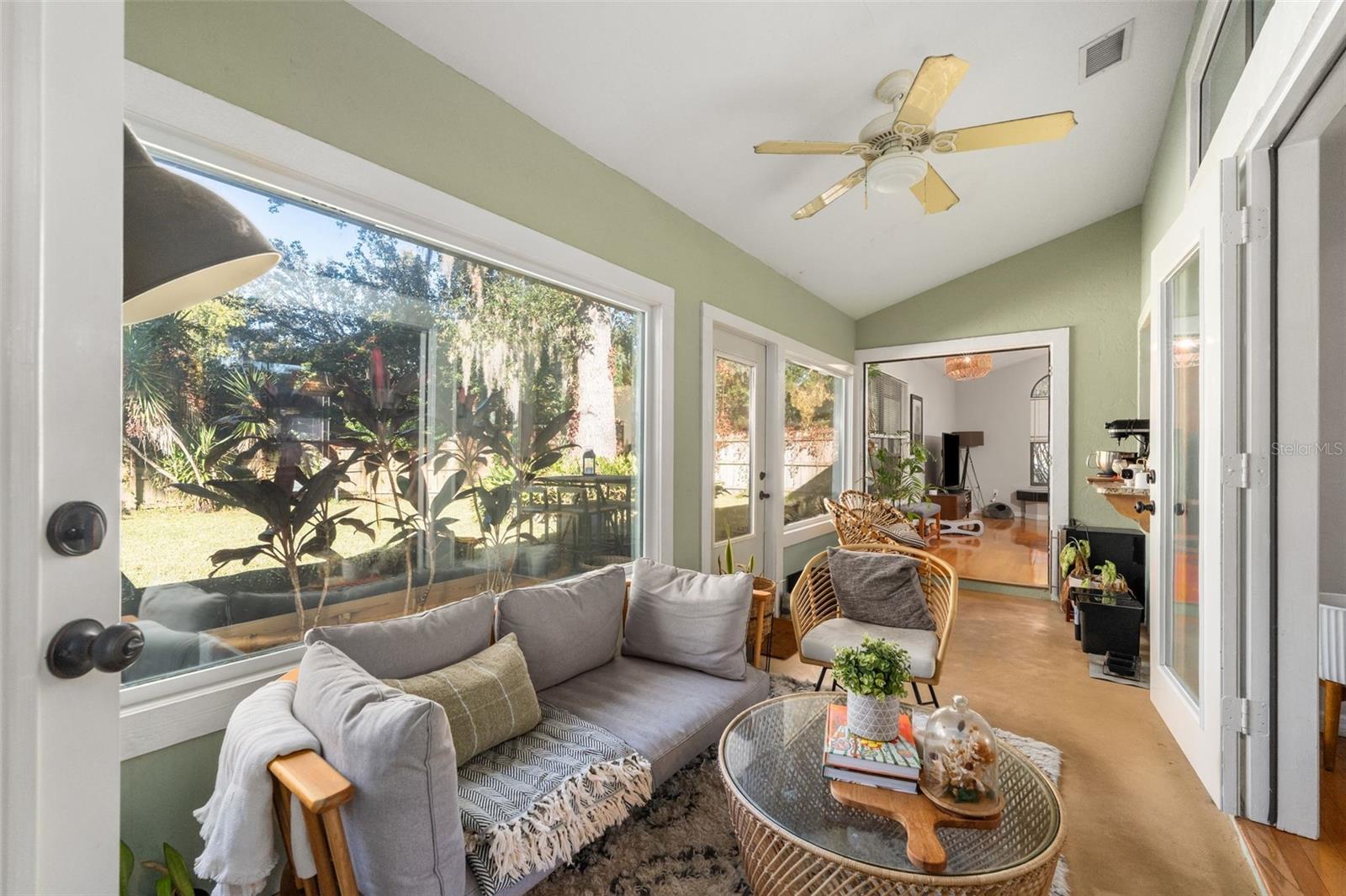 Image 16 of 36 For 1018 82nd Terrace