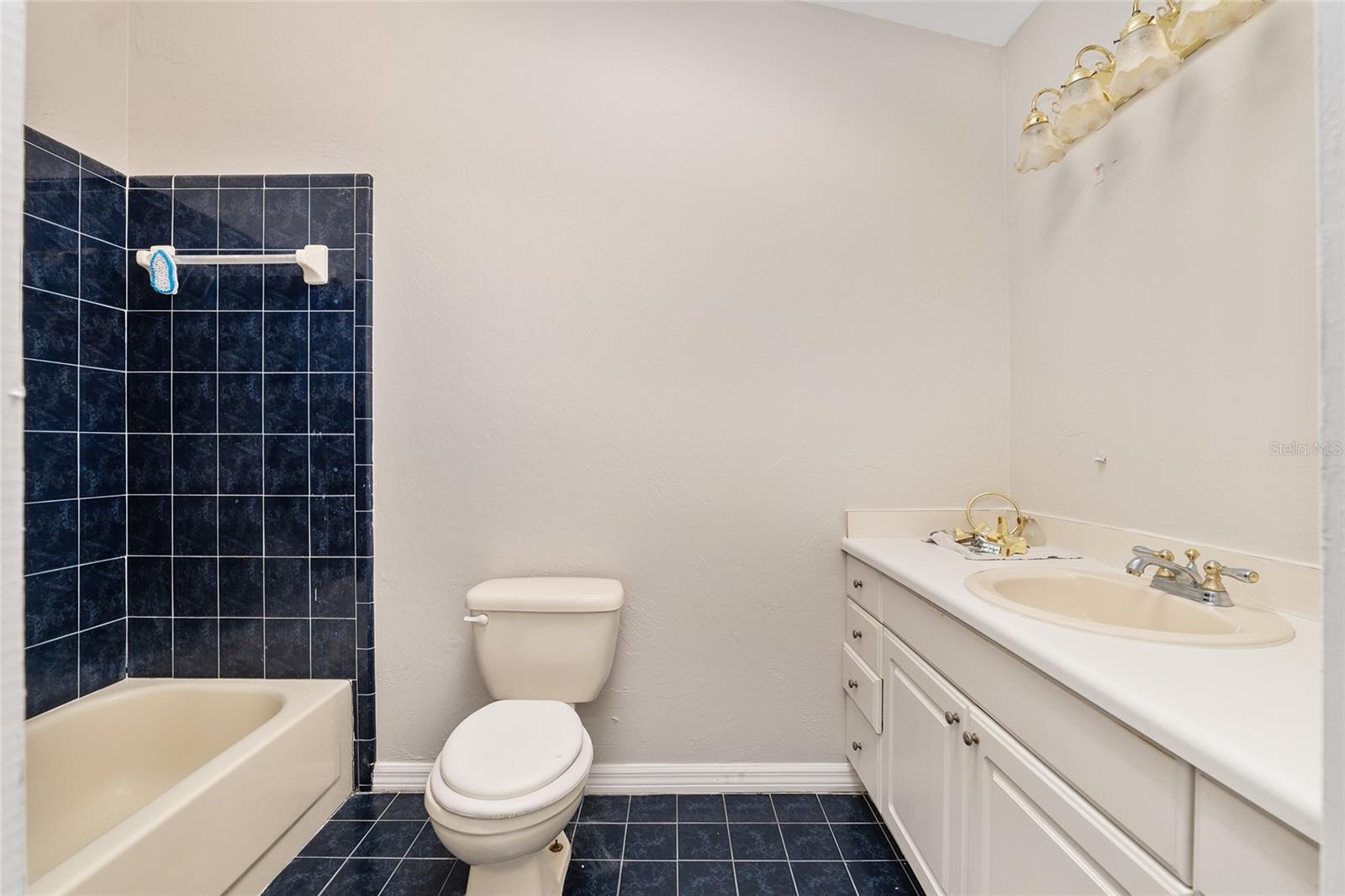 Image 16 of 32 For 1135 12th Avenue