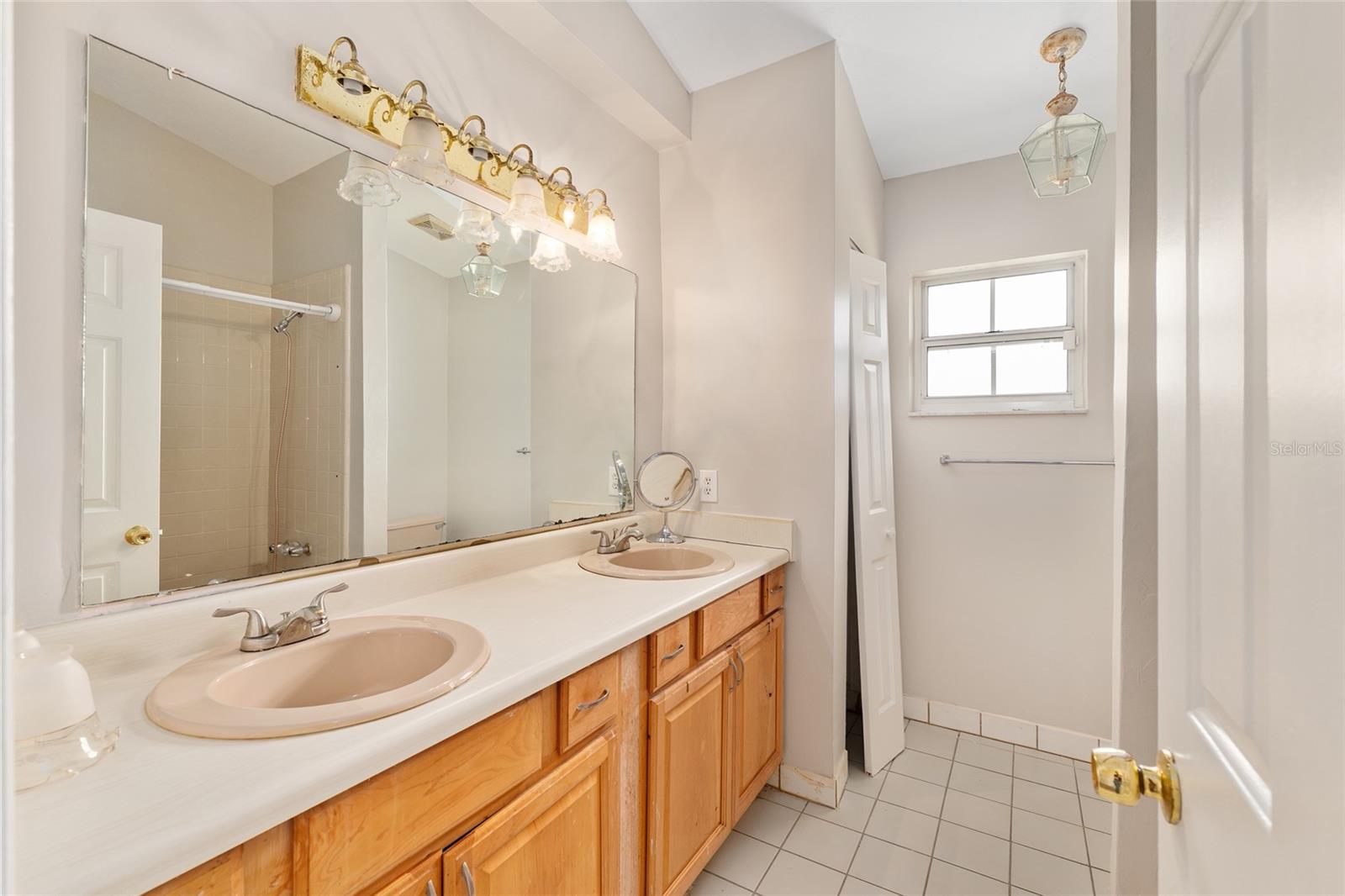 Image 18 of 32 For 1135 12th Avenue