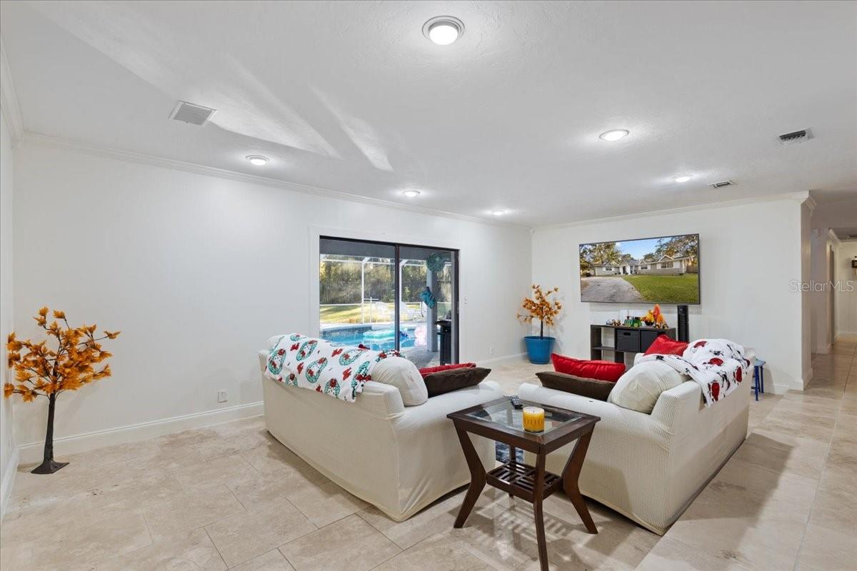 Image 10 of 49 For 5609 53rd Court