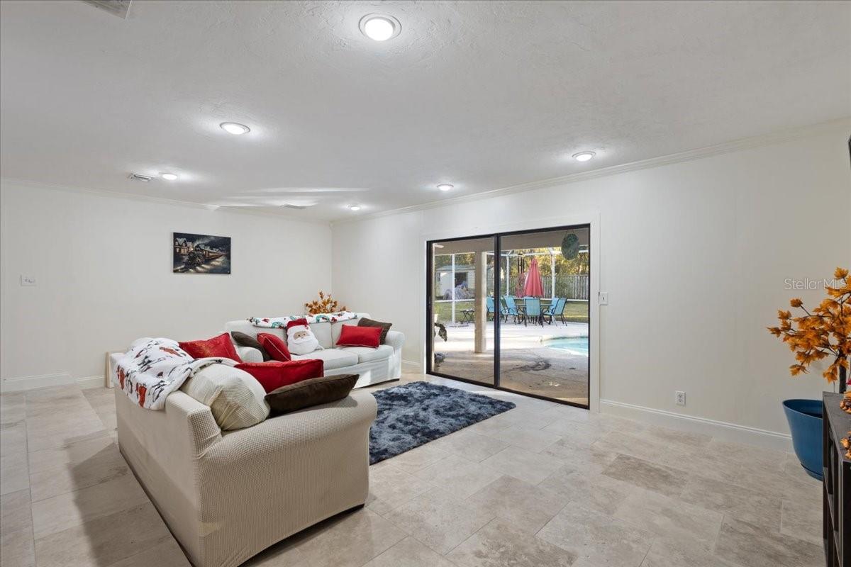 Image 11 of 49 For 5609 53rd Court