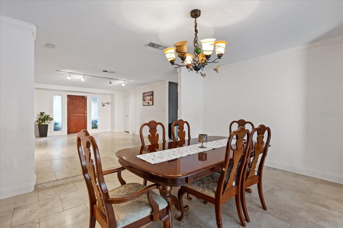 Image 13 of 49 For 5609 53rd Court