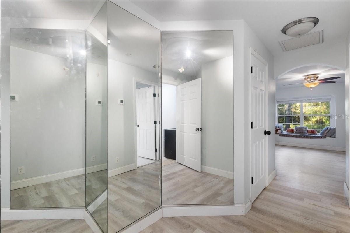 Image 19 of 49 For 5609 53rd Court