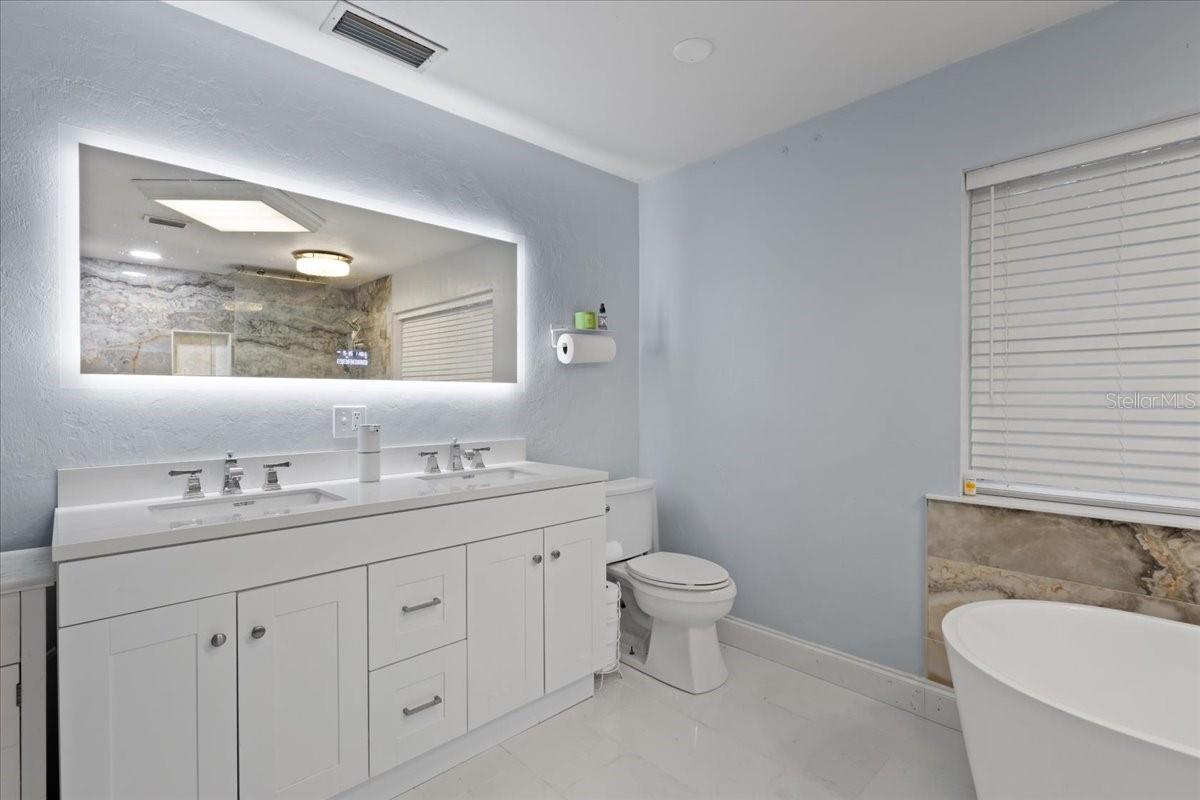 Image 22 of 49 For 5609 53rd Court