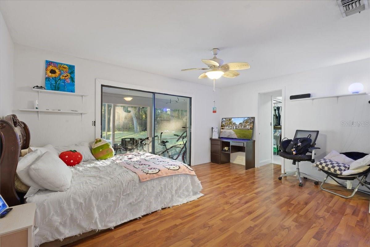 Image 25 of 49 For 5609 53rd Court