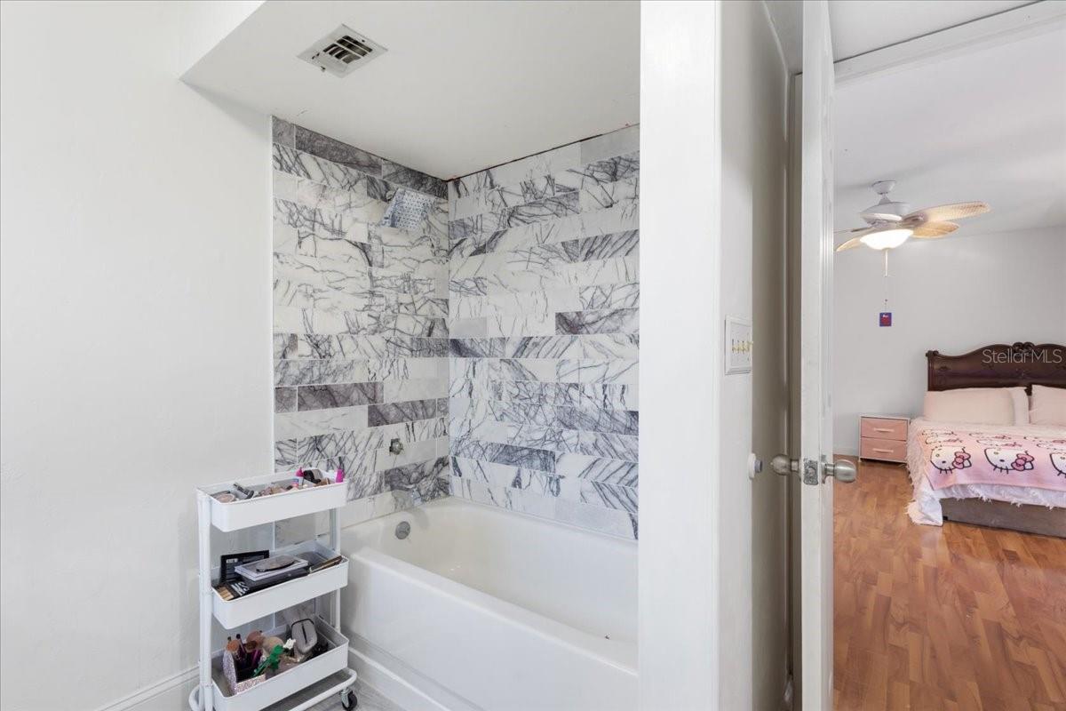 Image 27 of 49 For 5609 53rd Court