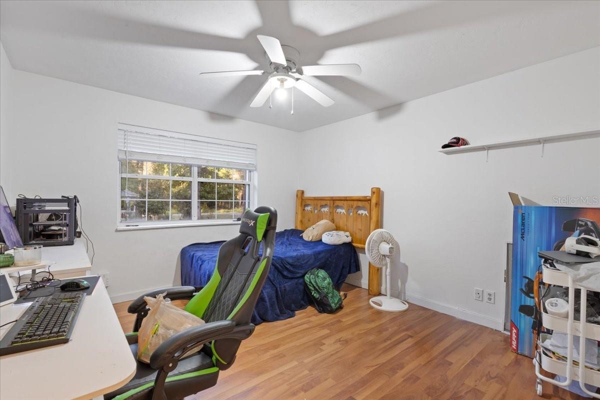 Image 30 of 49 For 5609 53rd Court