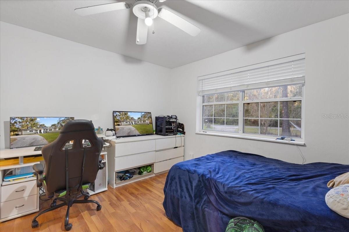 Image 31 of 49 For 5609 53rd Court