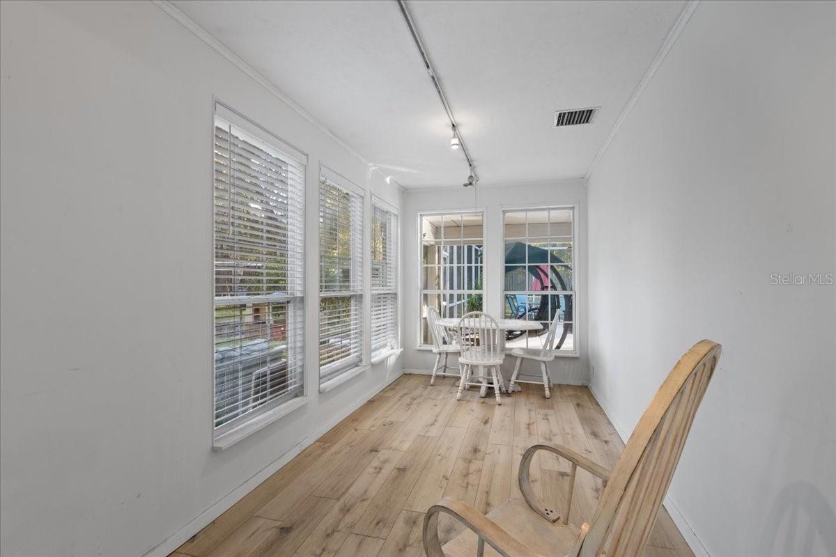 Image 33 of 49 For 5609 53rd Court