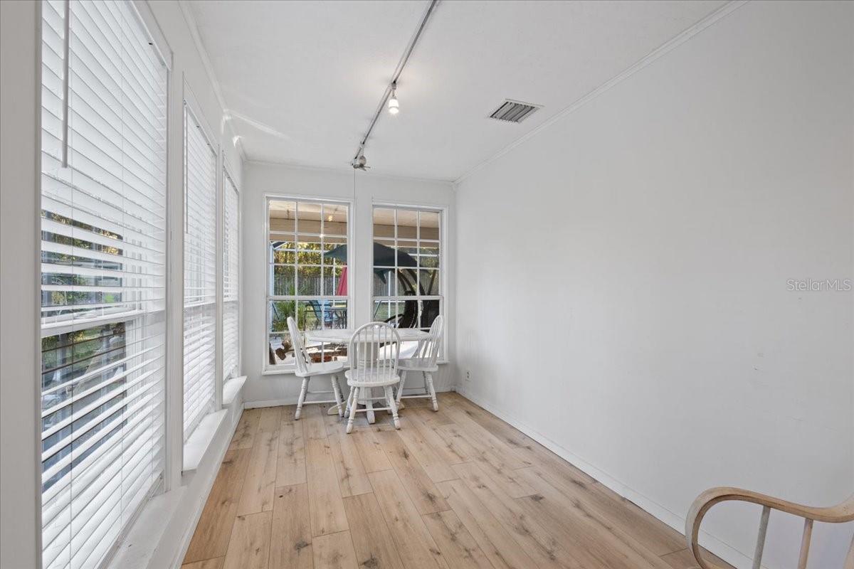 Image 34 of 49 For 5609 53rd Court