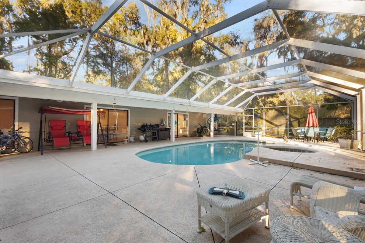 Image 36 of 49 For 5609 53rd Court