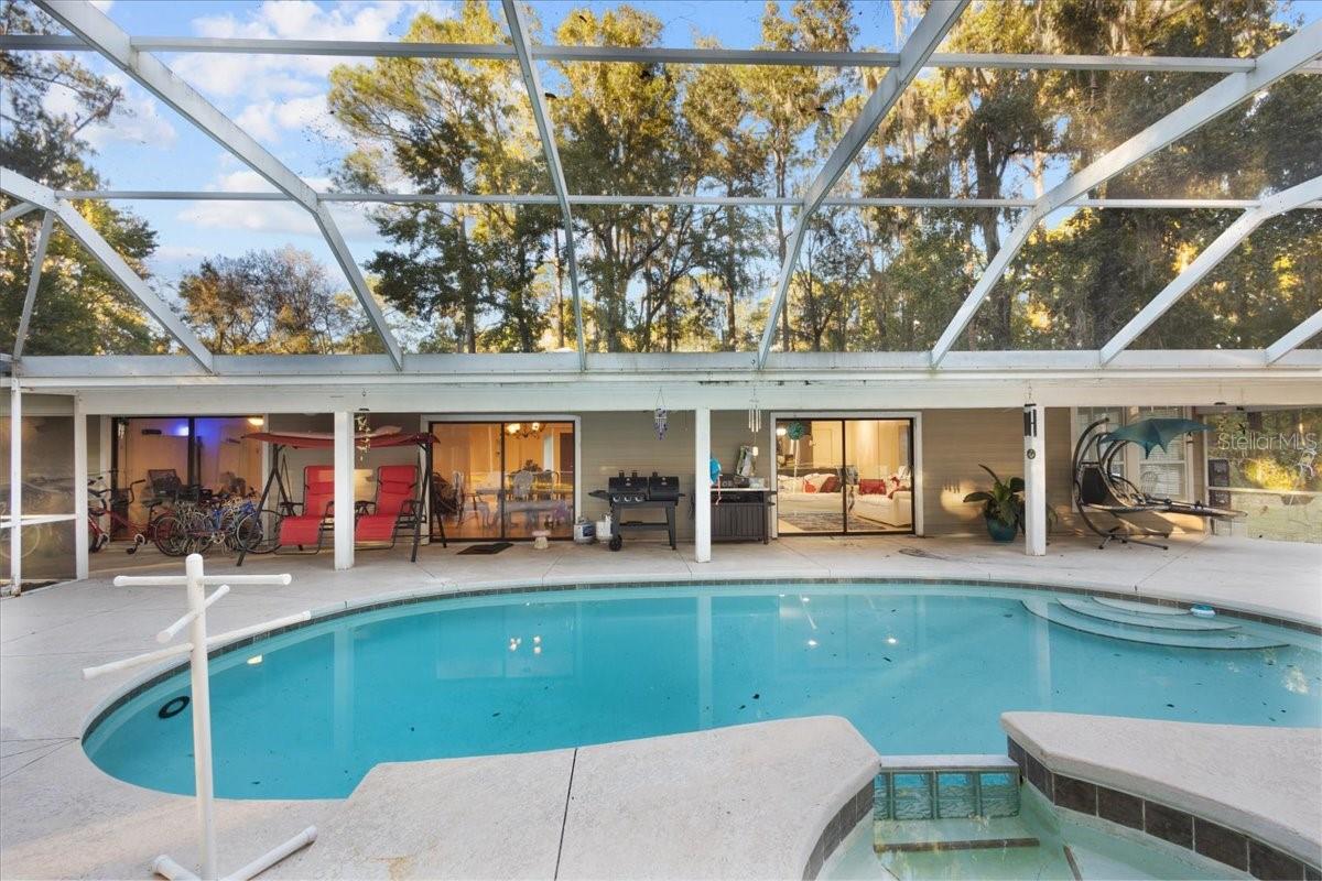 Image 37 of 49 For 5609 53rd Court