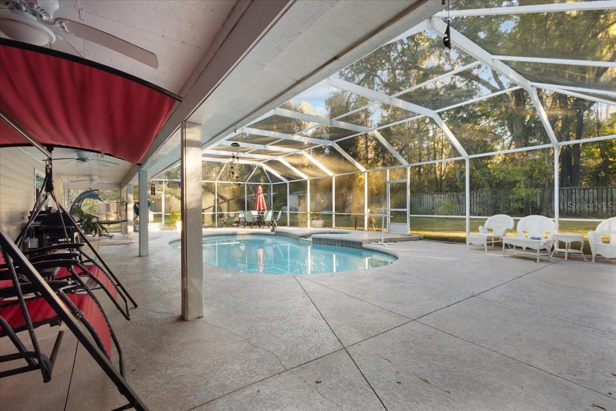 Image 40 of 49 For 5609 53rd Court