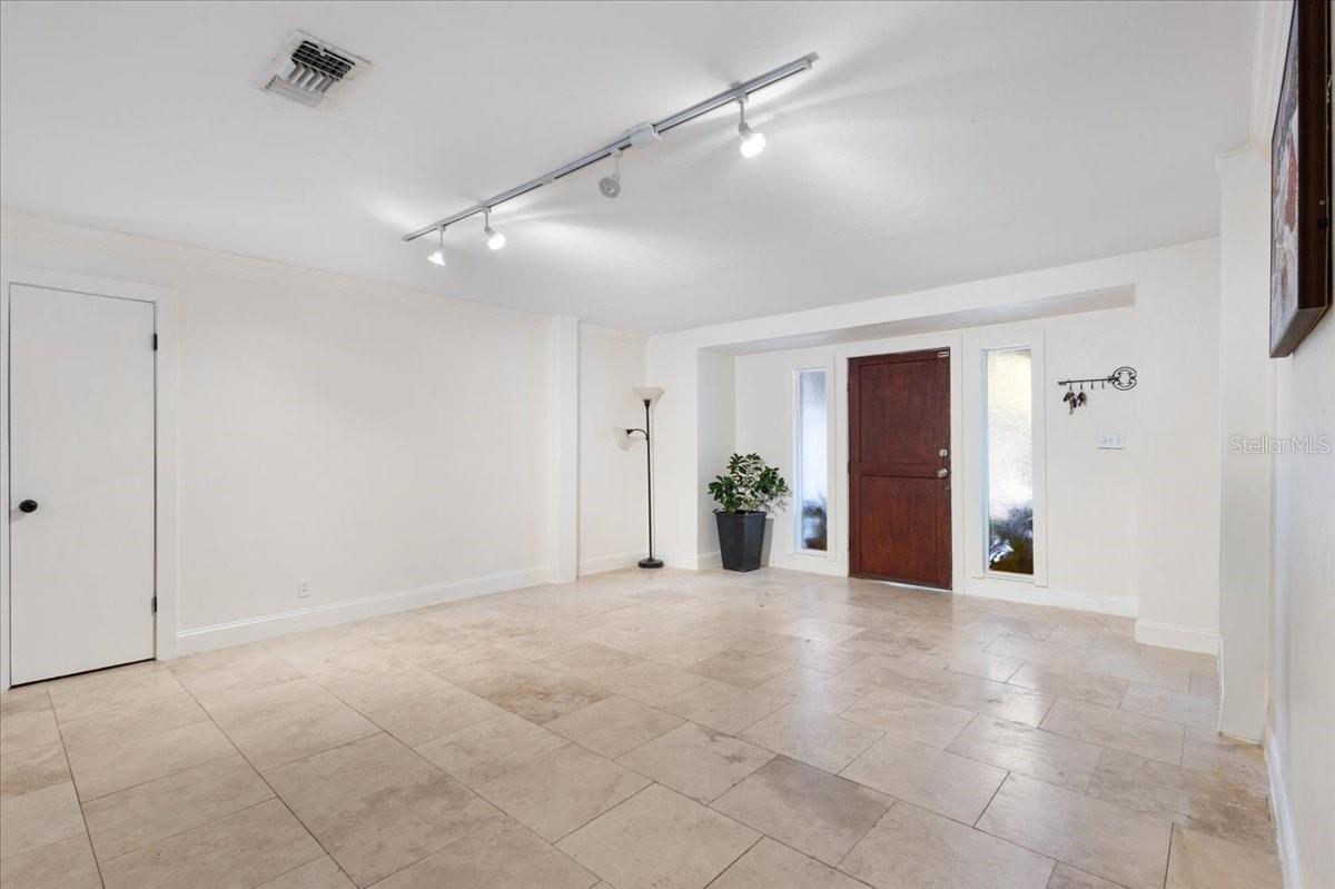 Image 8 of 49 For 5609 53rd Court