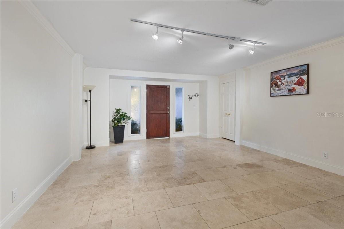 Image 9 of 49 For 5609 53rd Court