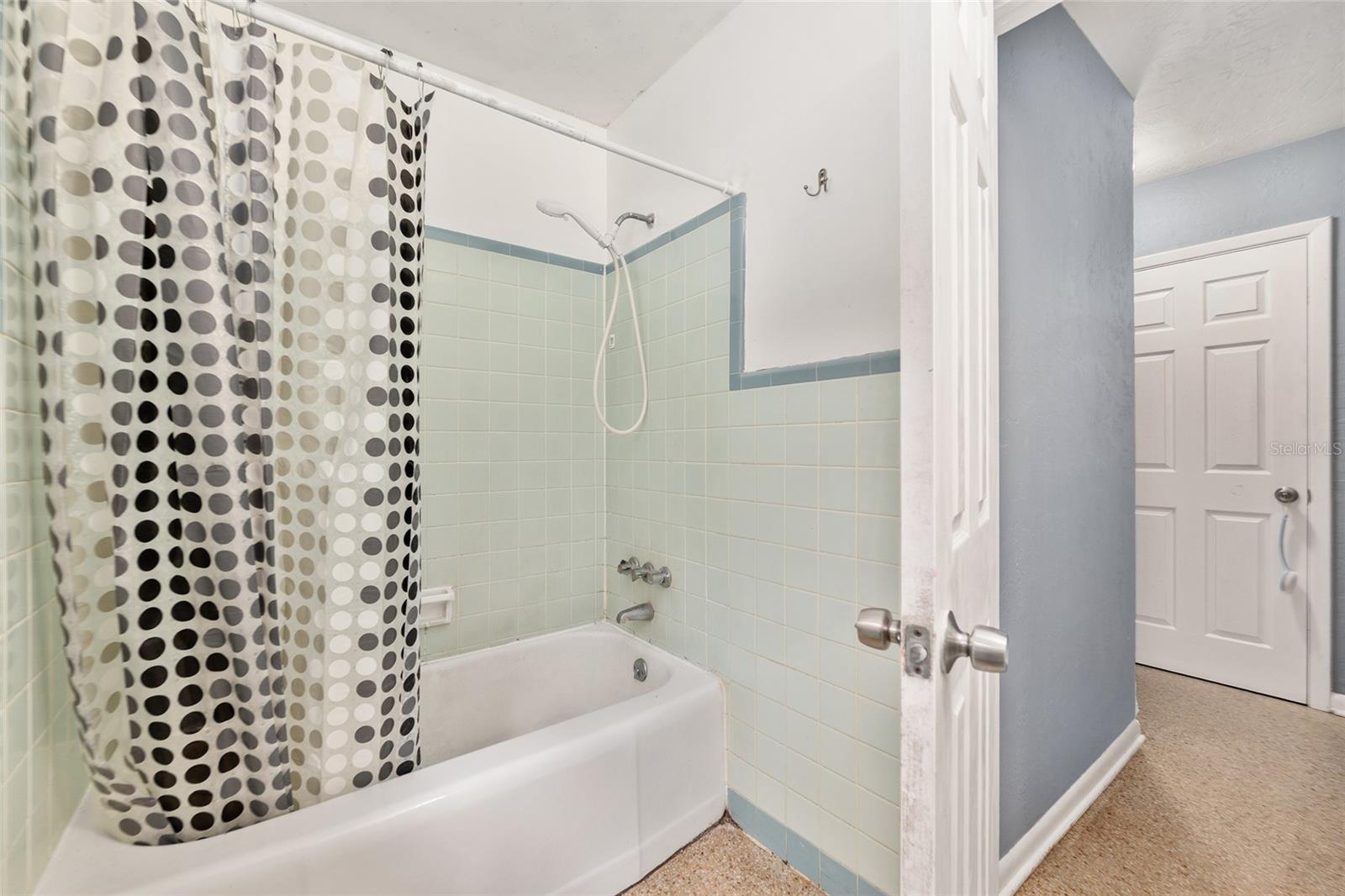 Image 25 of 43 For 305 34th Street