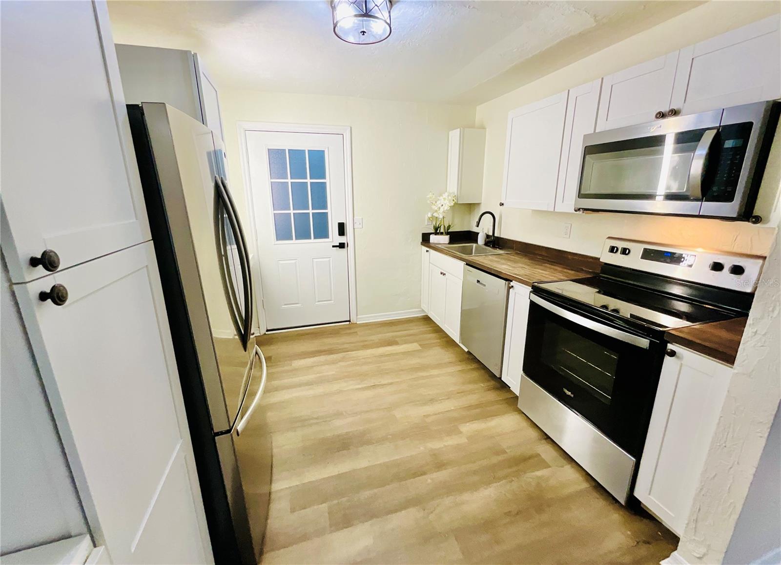 Image 8 of 34 For 18713 Charlotte Avenue