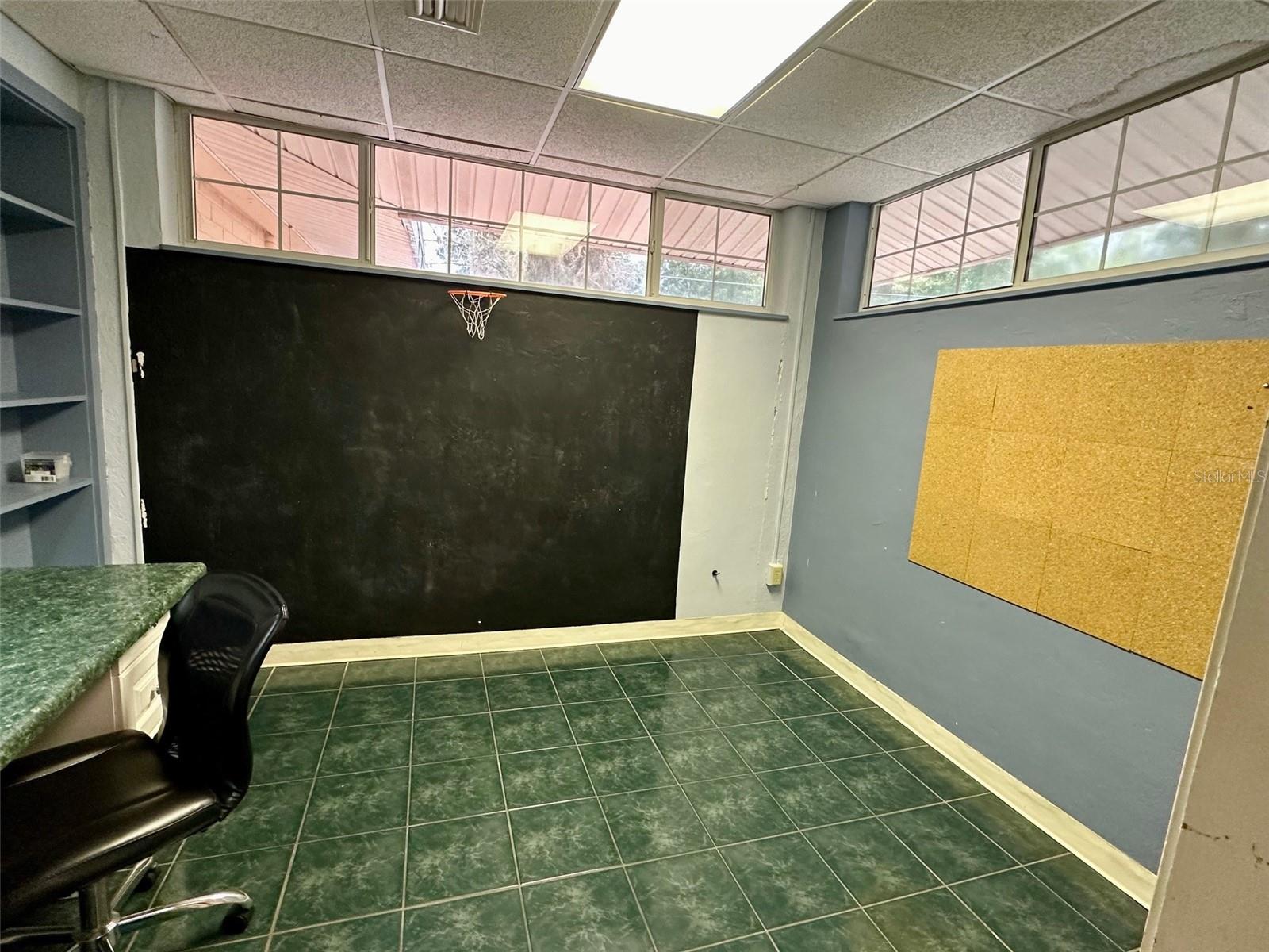 Image 21 of 31 For 905 8th Avenue