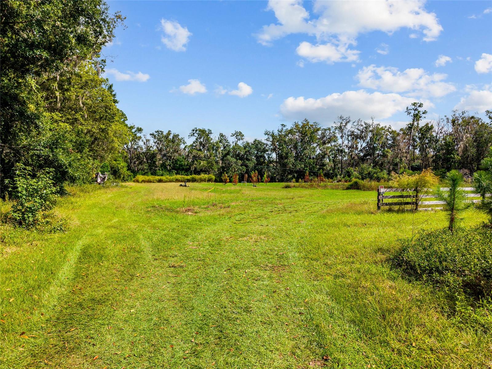 Image 7 of 38 For 8543 71 Terrace